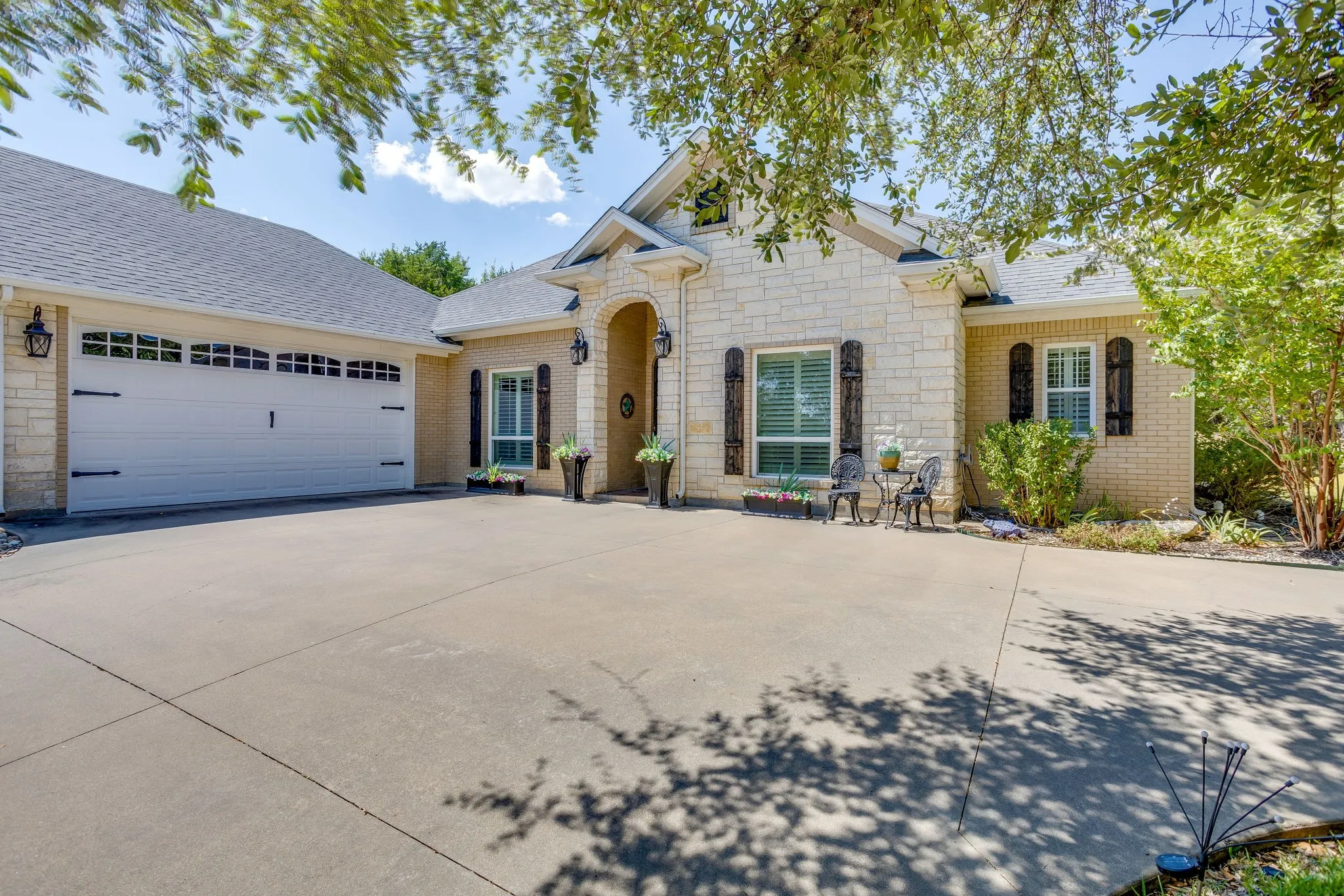Single Family Residence For Sale in Johnson County , 8528 Summerhill Lane, Cleburne, Texas 76033, 3 Bedroom, 2 Bathroom, 2 Garage spaces, 2,031 Sqft, built in 2009, mls#21382070, Real Estate Agent in Cleburne, Homes For Sale in Johnson county, Homes For Sale in Cleburne, Realtor in Cleburne Texas, Real Estate Brokerage Independent Realty Texas, Luminita Cordes Realtor