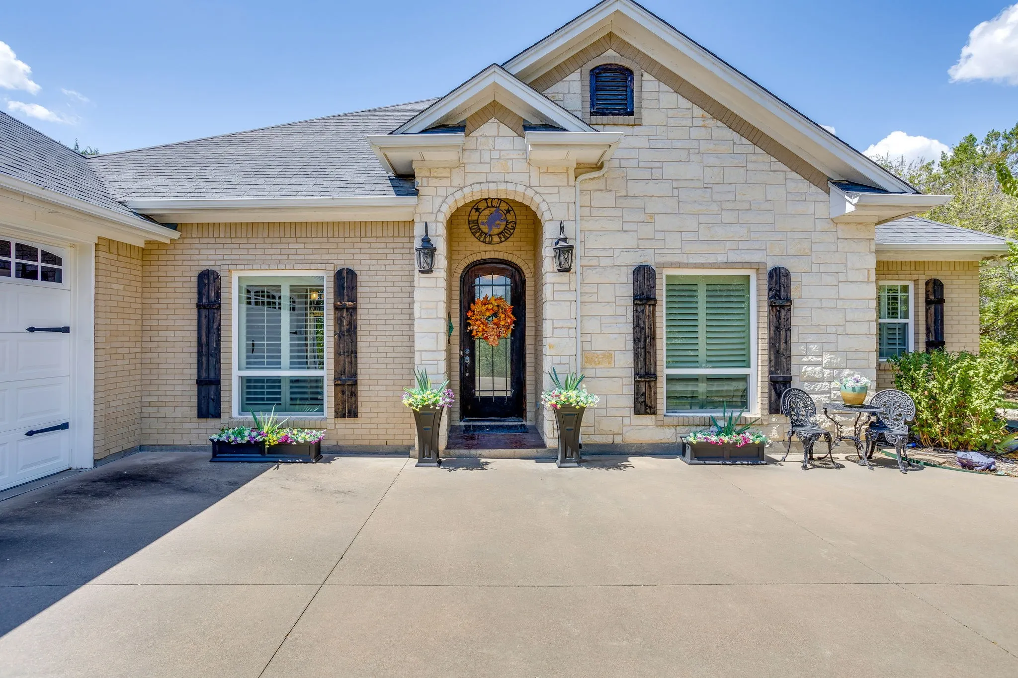 Single Family Residence For Sale in Johnson County , 8528 Summerhill Lane, Cleburne, Texas 76033, 3 Bedroom, 2 Bathroom, 2 Garage spaces, 2,031 Sqft, built in 2009, mls#21382070, Real Estate Agent in Cleburne, Homes For Sale in Johnson county, Homes For Sale in Cleburne, Realtor in Cleburne Texas, Real Estate Brokerage Independent Realty Texas, Luminita Cordes Realtor