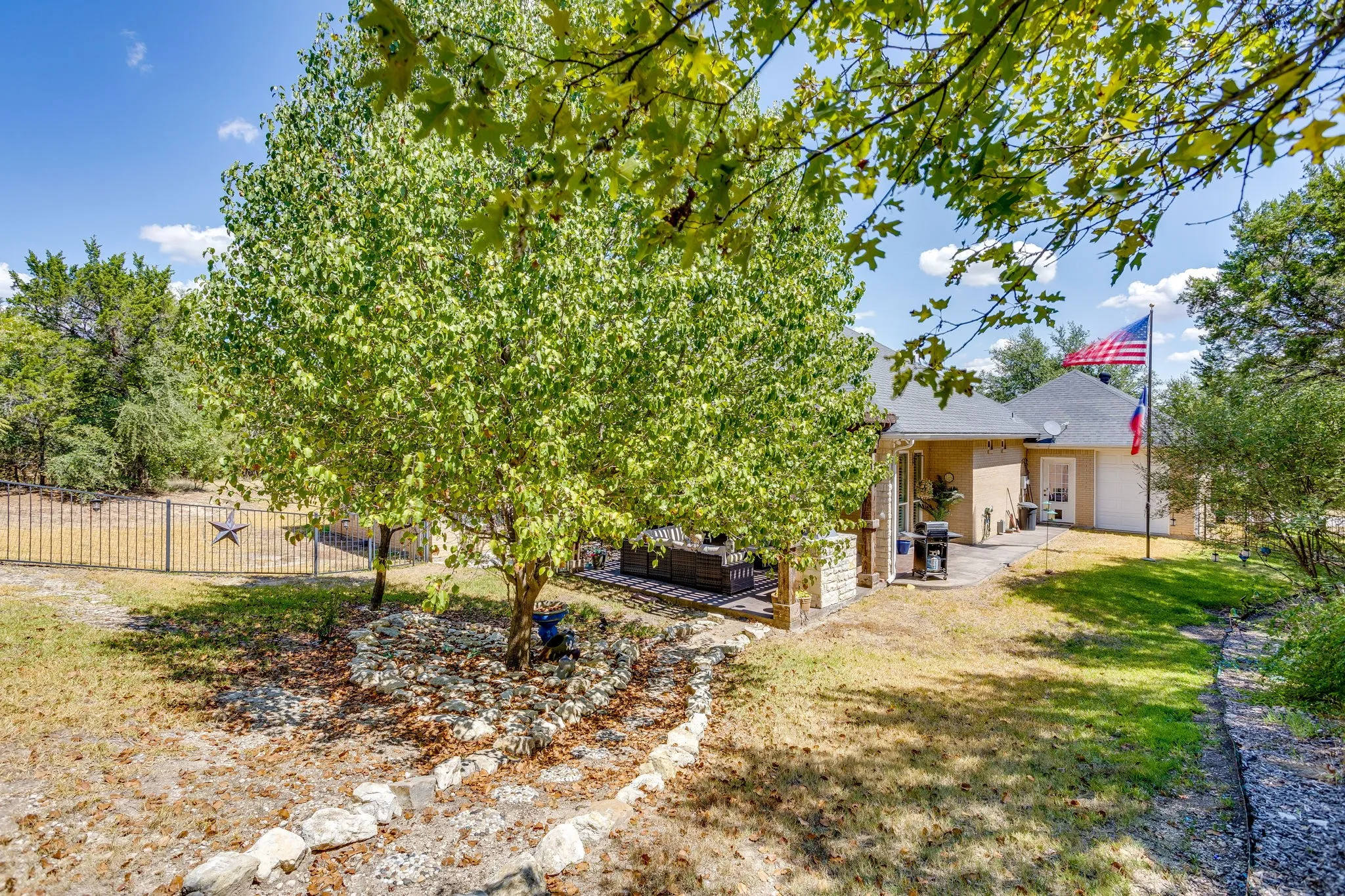 Single Family Residence For Sale in Johnson County , 8528 Summerhill Lane, Cleburne, Texas 76033, 3 Bedroom, 2 Bathroom, 2 Garage spaces, 2,031 Sqft, built in 2009, mls#21382070, Real Estate Agent in Cleburne, Homes For Sale in Johnson county, Homes For Sale in Cleburne, Realtor in Cleburne Texas, Real Estate Brokerage Independent Realty Texas, Luminita Cordes Realtor