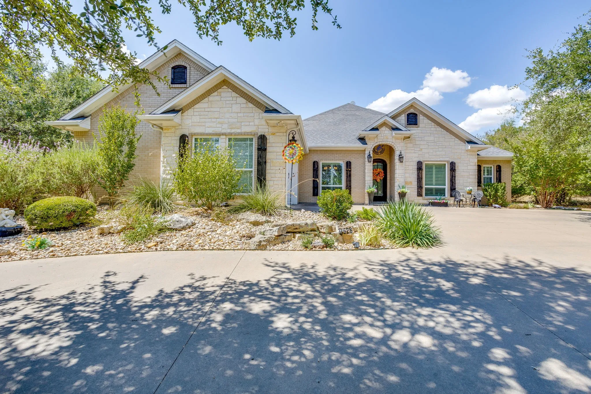 Single Family Residence For Sale in Johnson County , 8528 Summerhill Lane, Cleburne, Texas 76033, 3 Bedroom, 2 Bathroom, 2 Garage spaces, 2,031 Sqft, built in 2009, mls#21382070, Real Estate Agent in Cleburne, Homes For Sale in Johnson county, Homes For Sale in Cleburne, Realtor in Cleburne Texas, Real Estate Brokerage Independent Realty Texas, Luminita Cordes Realtor