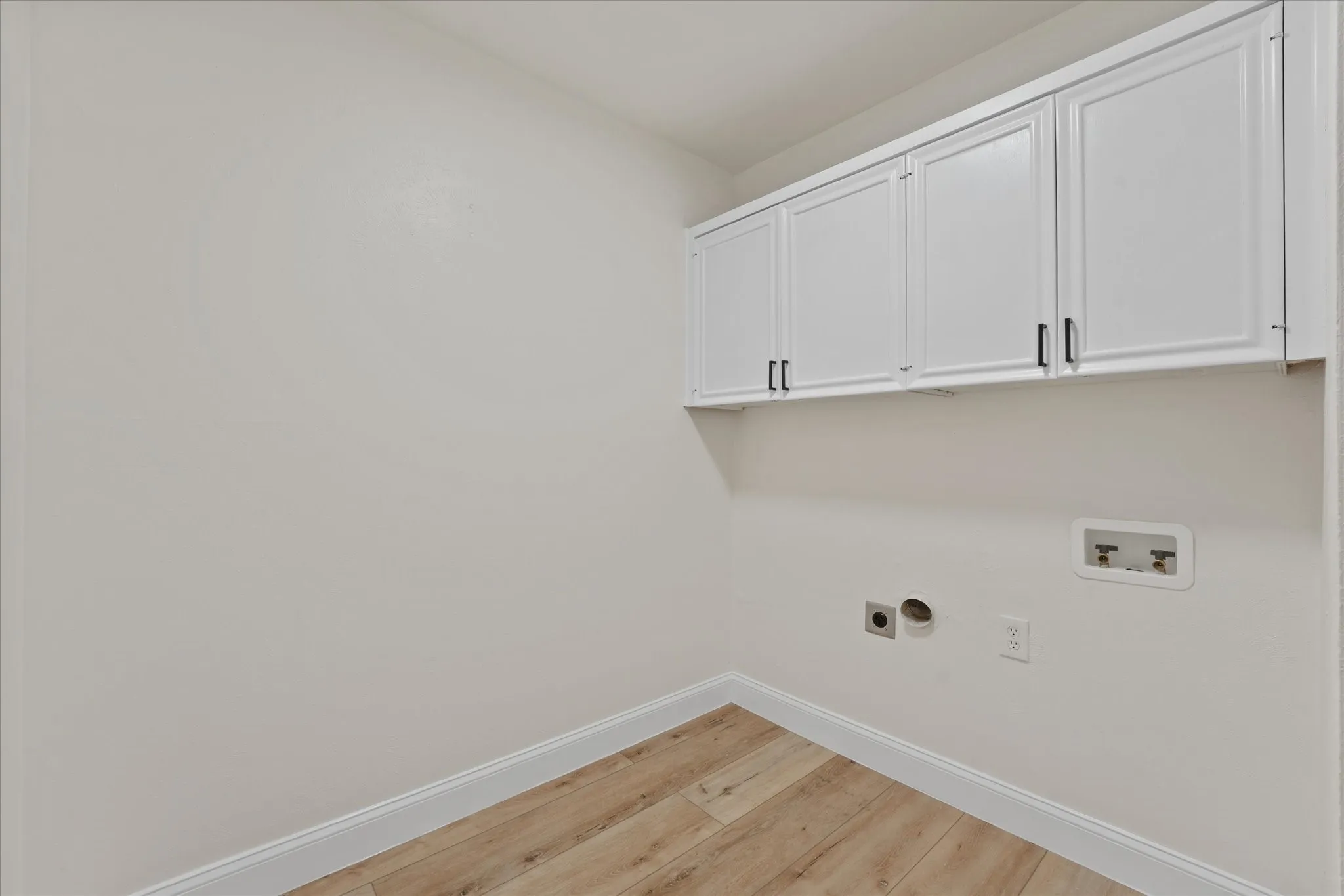 Single Family Residence For Rent in Denton County , 3022 Ravine Trail, Carrollton, Texas 75007, 3 Bedroom, 2 Bathroom, 2 Garage spaces, 1,770 Sqft, built in 1972, mls#21382218, Real Estate Agent in Carrollton, Homes For Rent in Denton county, Homes For Rent in Carrollton, Realtor in Carrollton Texas, Real Estate Brokerage Independent Realty Texas, Luminita Cordes Realtor