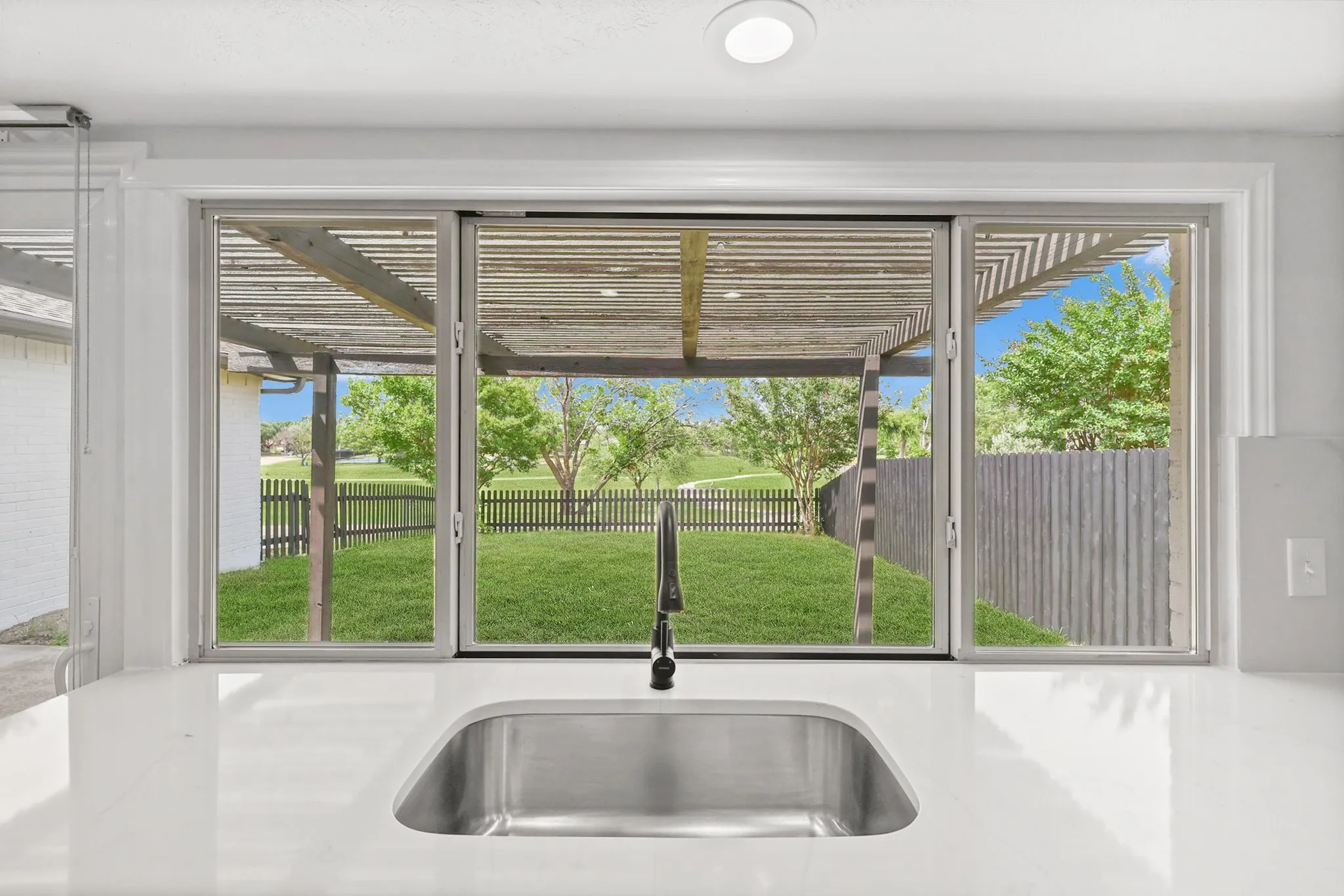 Single Family Residence For Rent in Denton County , 3022 Ravine Trail, Carrollton, Texas 75007, 3 Bedroom, 2 Bathroom, 2 Garage spaces, 1,770 Sqft, built in 1972, mls#21382218, Real Estate Agent in Carrollton, Homes For Rent in Denton county, Homes For Rent in Carrollton, Realtor in Carrollton Texas, Real Estate Brokerage Independent Realty Texas, Luminita Cordes Realtor