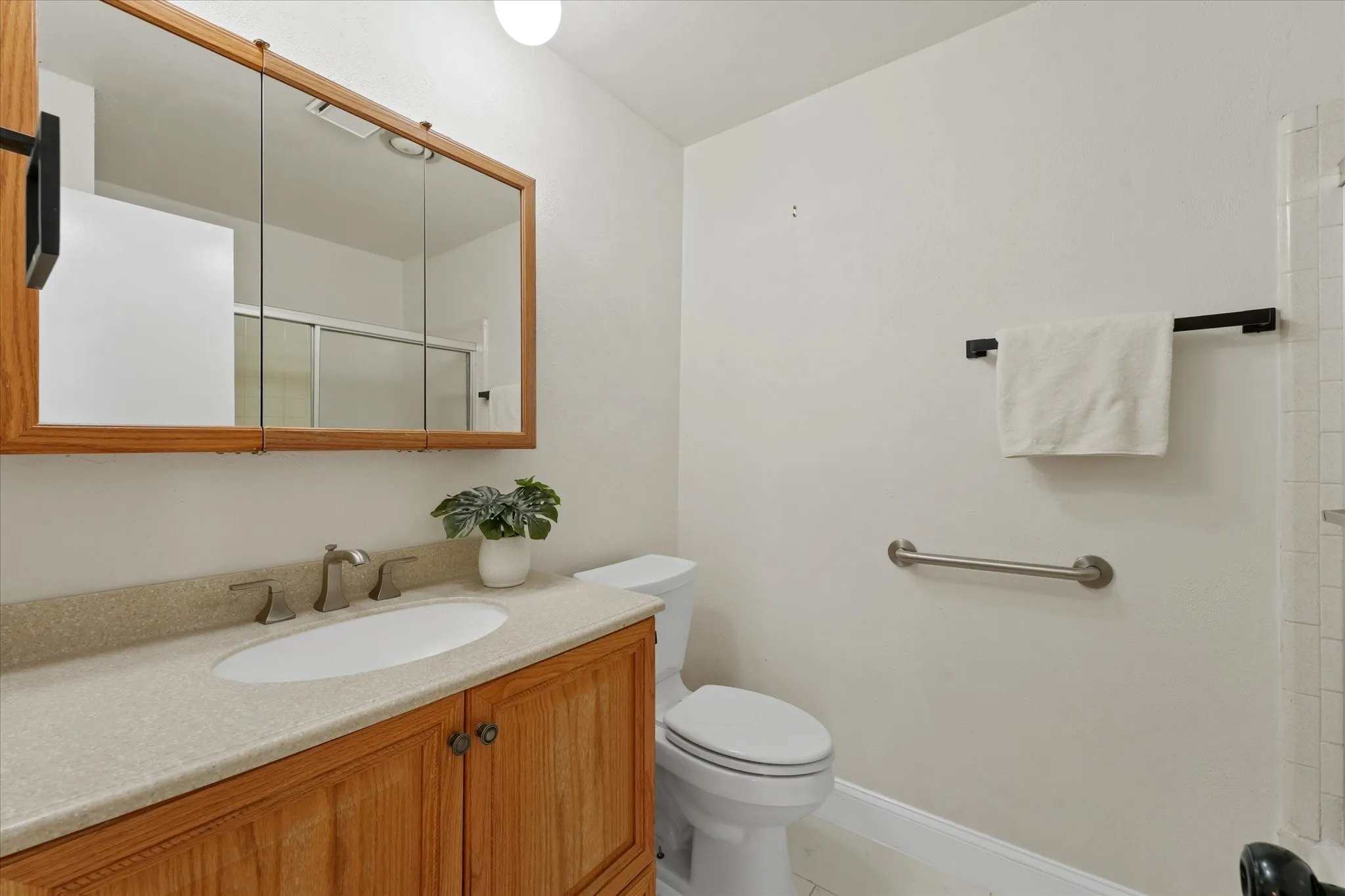 Single Family Residence For Rent in Denton County , 3022 Ravine Trail, Carrollton, Texas 75007, 3 Bedroom, 2 Bathroom, 2 Garage spaces, 1,770 Sqft, built in 1972, mls#21382218, Real Estate Agent in Carrollton, Homes For Rent in Denton county, Homes For Rent in Carrollton, Realtor in Carrollton Texas, Real Estate Brokerage Independent Realty Texas, Luminita Cordes Realtor