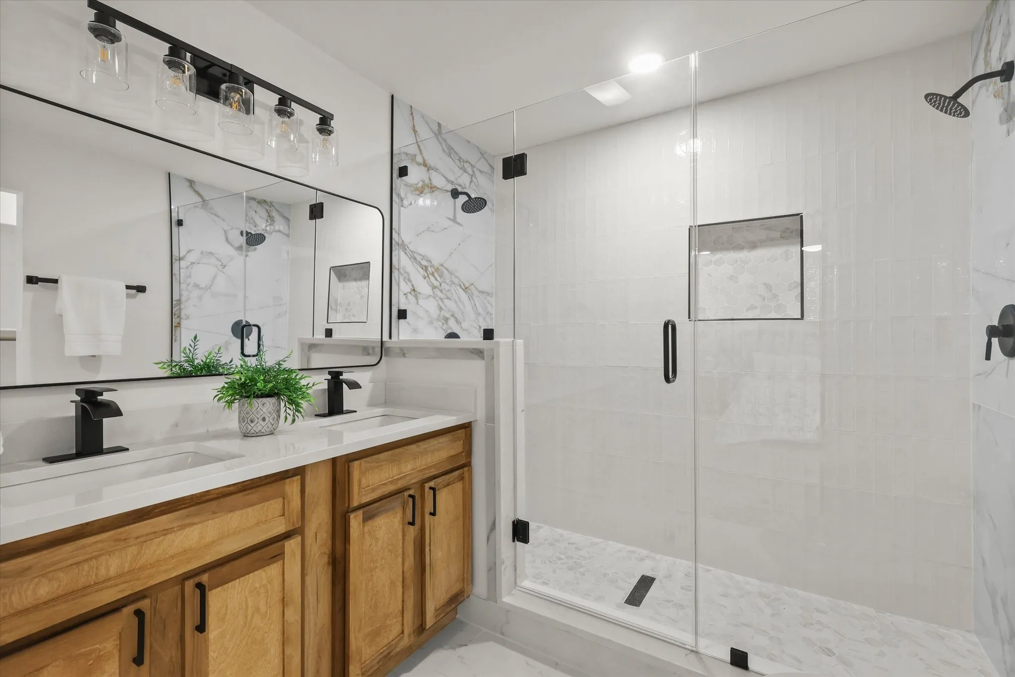 Single Family Residence For Rent in Denton County , 3022 Ravine Trail, Carrollton, Texas 75007, 3 Bedroom, 2 Bathroom, 2 Garage spaces, 1,770 Sqft, built in 1972, mls#21382218, Real Estate Agent in Carrollton, Homes For Rent in Denton county, Homes For Rent in Carrollton, Realtor in Carrollton Texas, Real Estate Brokerage Independent Realty Texas, Luminita Cordes Realtor