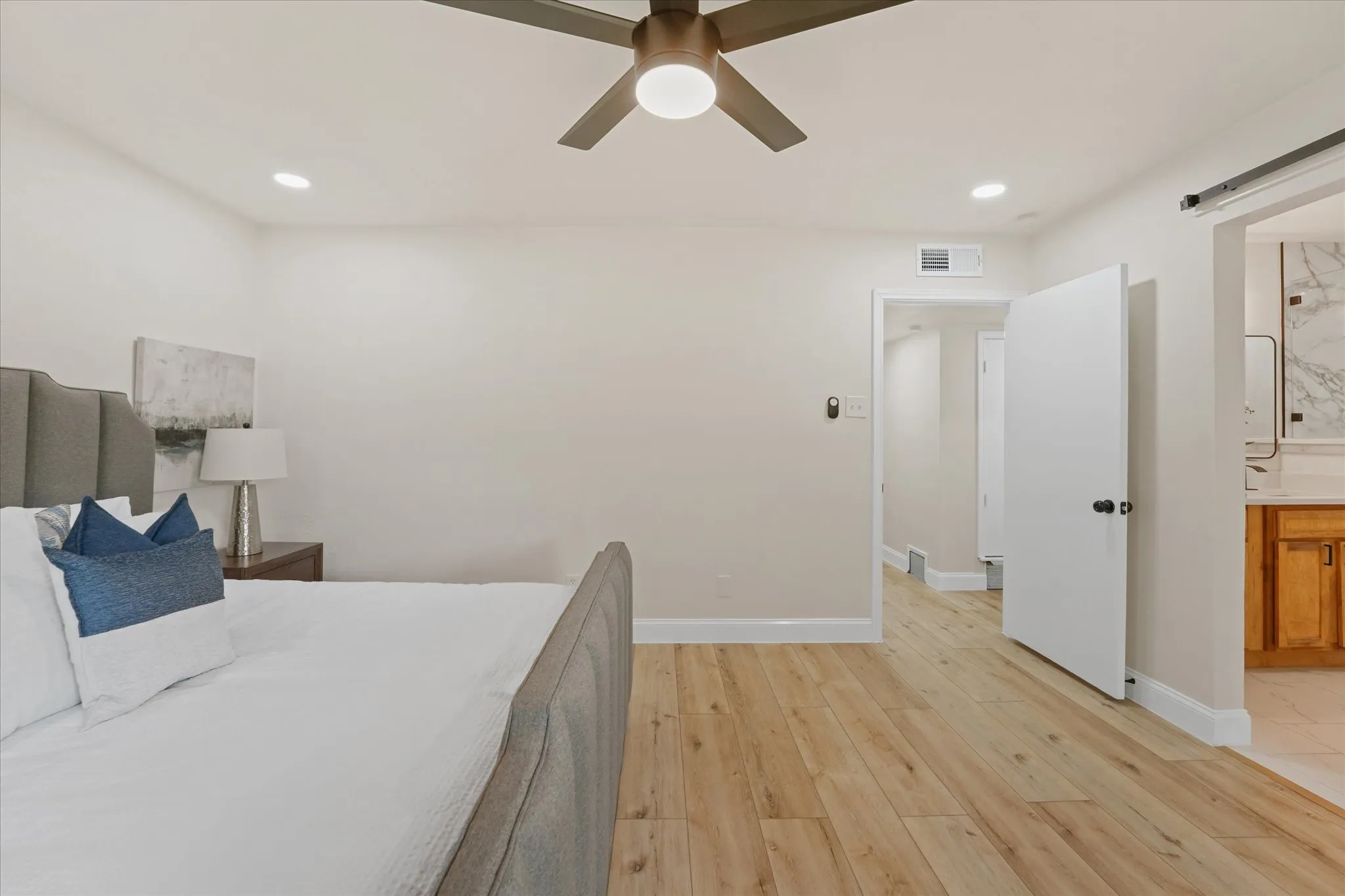 Single Family Residence For Rent in Denton County , 3022 Ravine Trail, Carrollton, Texas 75007, 3 Bedroom, 2 Bathroom, 2 Garage spaces, 1,770 Sqft, built in 1972, mls#21382218, Real Estate Agent in Carrollton, Homes For Rent in Denton county, Homes For Rent in Carrollton, Realtor in Carrollton Texas, Real Estate Brokerage Independent Realty Texas, Luminita Cordes Realtor