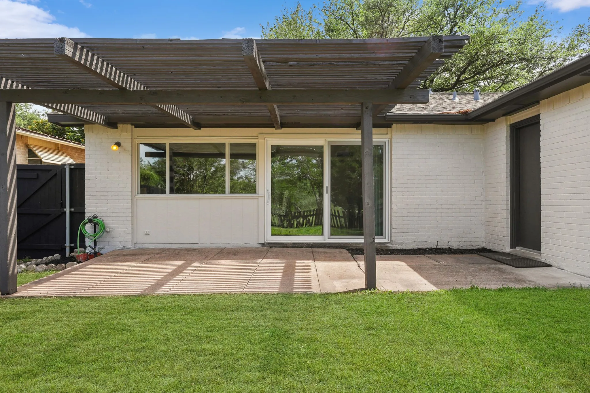 Single Family Residence For Rent in Denton County , 3022 Ravine Trail, Carrollton, Texas 75007, 3 Bedroom, 2 Bathroom, 2 Garage spaces, 1,770 Sqft, built in 1972, mls#21382218, Real Estate Agent in Carrollton, Homes For Rent in Denton county, Homes For Rent in Carrollton, Realtor in Carrollton Texas, Real Estate Brokerage Independent Realty Texas, Luminita Cordes Realtor