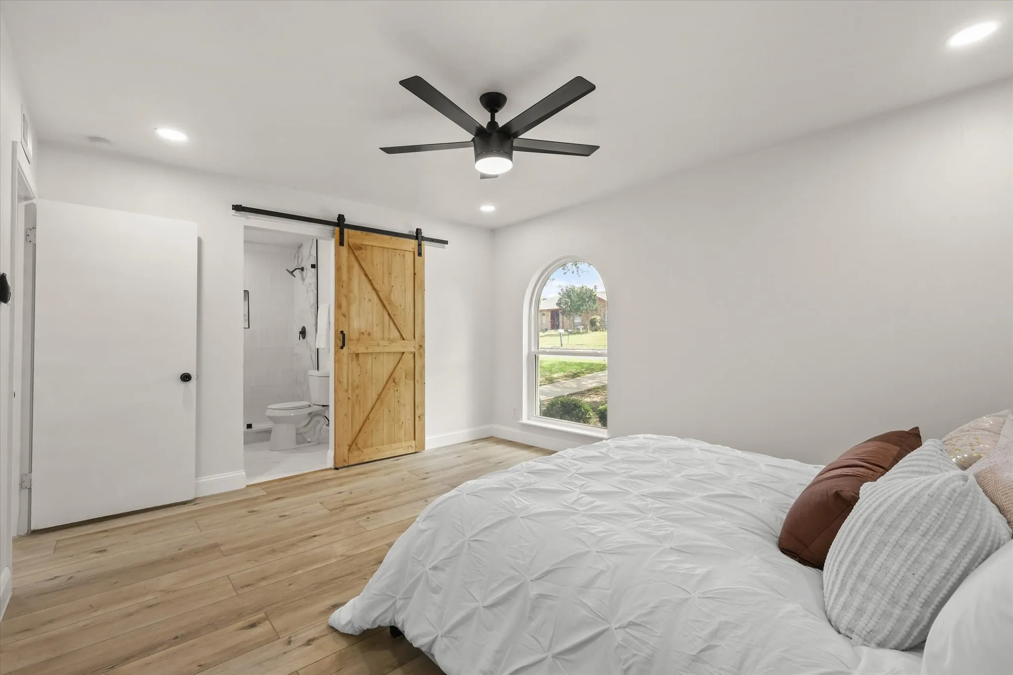 Single Family Residence For Rent in Denton County , 3022 Ravine Trail, Carrollton, Texas 75007, 3 Bedroom, 2 Bathroom, 2 Garage spaces, 1,770 Sqft, built in 1972, mls#21382218, Real Estate Agent in Carrollton, Homes For Rent in Denton county, Homes For Rent in Carrollton, Realtor in Carrollton Texas, Real Estate Brokerage Independent Realty Texas, Luminita Cordes Realtor