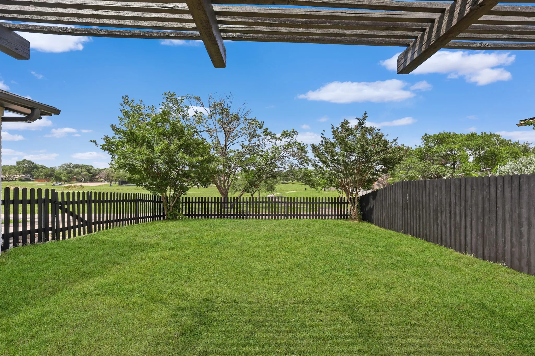 Single Family Residence For Rent in Denton County , 3022 Ravine Trail, Carrollton, Texas 75007, 3 Bedroom, 2 Bathroom, 2 Garage spaces, 1,770 Sqft, built in 1972, mls#21382218, Real Estate Agent in Carrollton, Homes For Rent in Denton county, Homes For Rent in Carrollton, Realtor in Carrollton Texas, Real Estate Brokerage Independent Realty Texas, Luminita Cordes Realtor