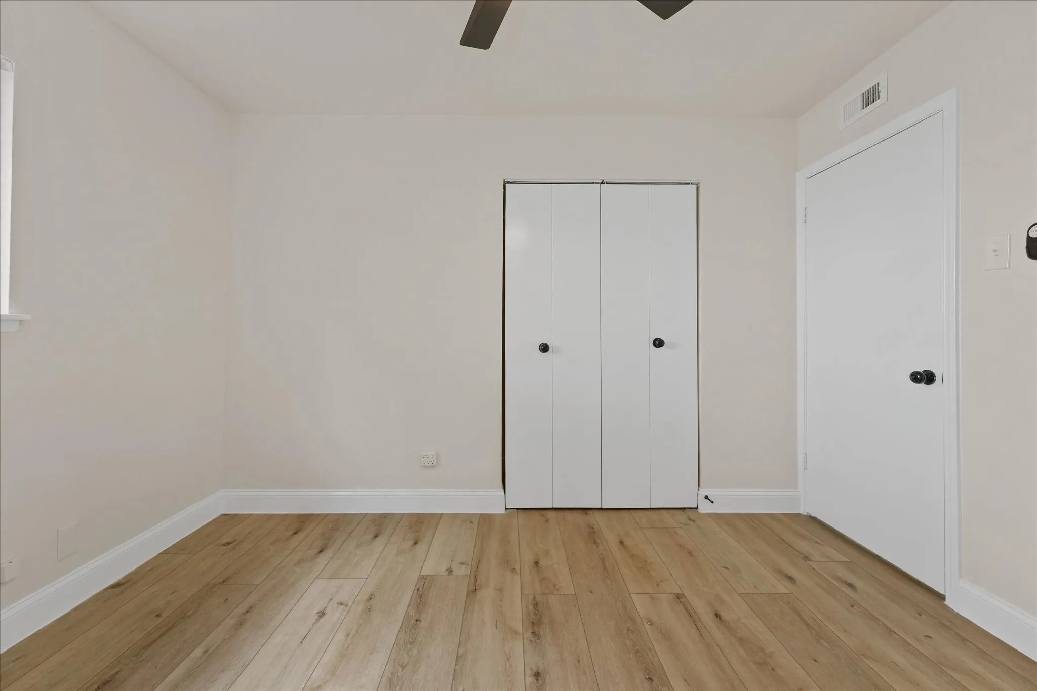 Single Family Residence For Rent in Denton County , 3022 Ravine Trail, Carrollton, Texas 75007, 3 Bedroom, 2 Bathroom, 2 Garage spaces, 1,770 Sqft, built in 1972, mls#21382218, Real Estate Agent in Carrollton, Homes For Rent in Denton county, Homes For Rent in Carrollton, Realtor in Carrollton Texas, Real Estate Brokerage Independent Realty Texas, Luminita Cordes Realtor