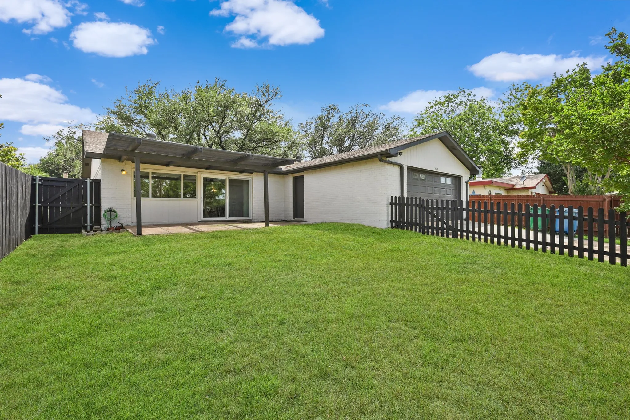 Single Family Residence For Rent in Denton County , 3022 Ravine Trail, Carrollton, Texas 75007, 3 Bedroom, 2 Bathroom, 2 Garage spaces, 1,770 Sqft, built in 1972, mls#21382218, Real Estate Agent in Carrollton, Homes For Rent in Denton county, Homes For Rent in Carrollton, Realtor in Carrollton Texas, Real Estate Brokerage Independent Realty Texas, Luminita Cordes Realtor