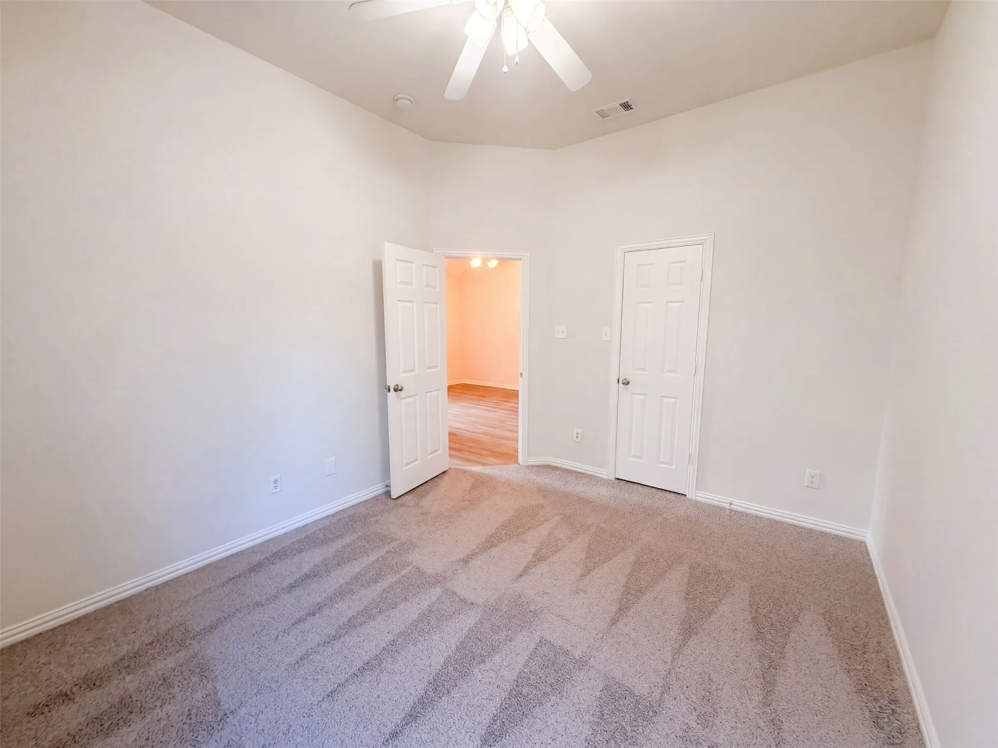 Single Family Residence For Sale in Kaufman County , 1009 Spinnaker Drive, Forney, Texas 75126, 3 Bedroom, 2 Bathroom, 2 Garage spaces, 2,243 Sqft, built in 2004, mls#21382221, Real Estate Agent in Forney, Homes For Sale in Kaufman county, Homes For Sale in Forney, Realtor in Forney Texas, Real Estate Brokerage Independent Realty Texas, Luminita Cordes Realtor