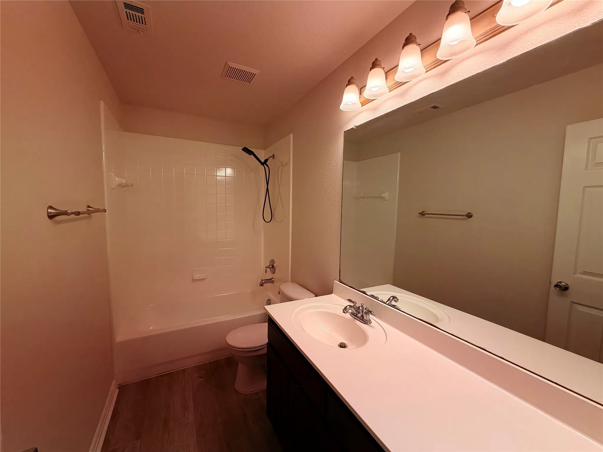Single Family Residence For Sale in Kaufman County , 1009 Spinnaker Drive, Forney, Texas 75126, 3 Bedroom, 2 Bathroom, 2 Garage spaces, 2,243 Sqft, built in 2004, mls#21382221, Real Estate Agent in Forney, Homes For Sale in Kaufman county, Homes For Sale in Forney, Realtor in Forney Texas, Real Estate Brokerage Independent Realty Texas, Luminita Cordes Realtor