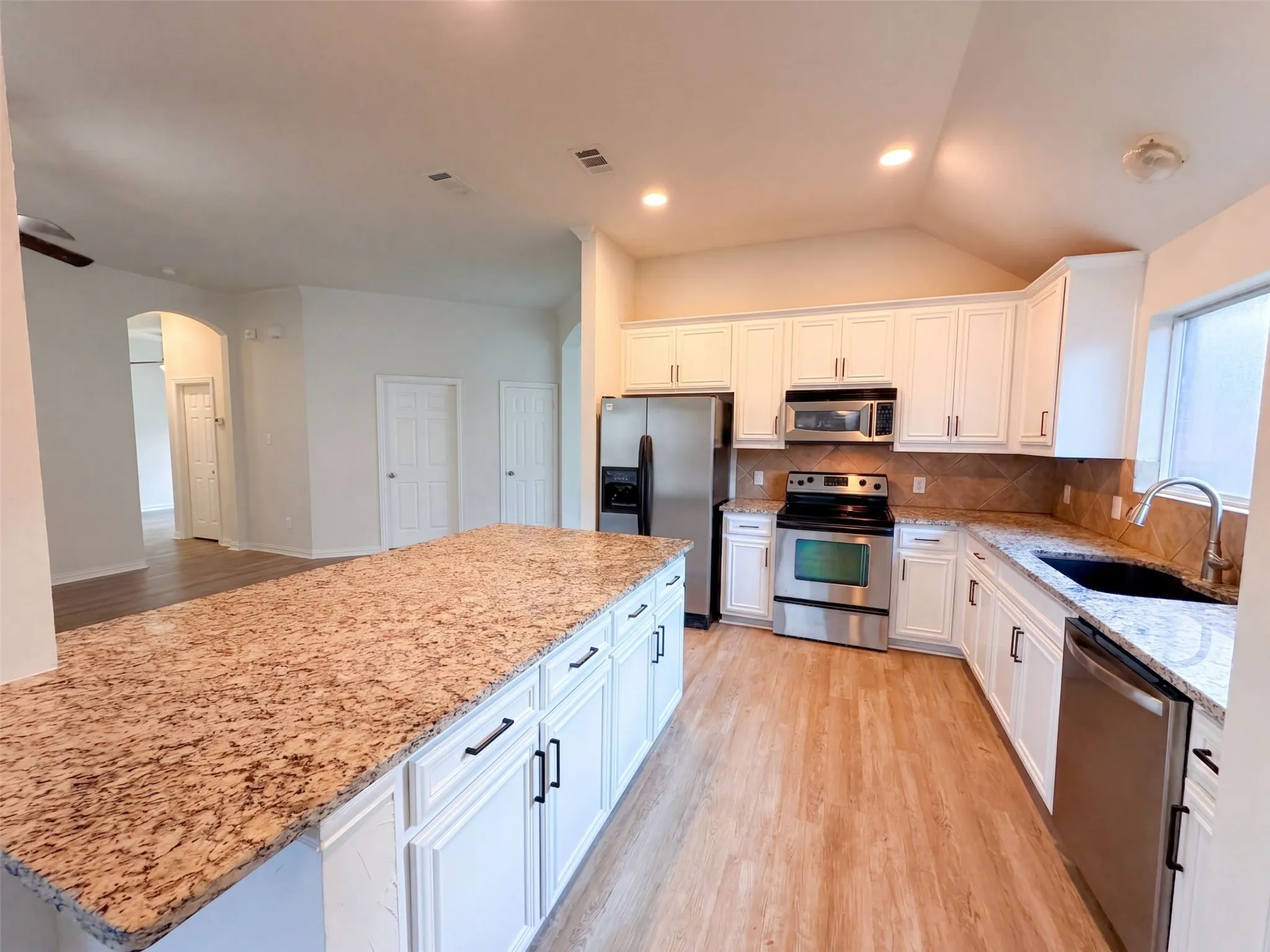 Single Family Residence For Sale in Kaufman County , 1009 Spinnaker Drive, Forney, Texas 75126, 3 Bedroom, 2 Bathroom, 2 Garage spaces, 2,243 Sqft, built in 2004, mls#21382221, Real Estate Agent in Forney, Homes For Sale in Kaufman county, Homes For Sale in Forney, Realtor in Forney Texas, Real Estate Brokerage Independent Realty Texas, Luminita Cordes Realtor
