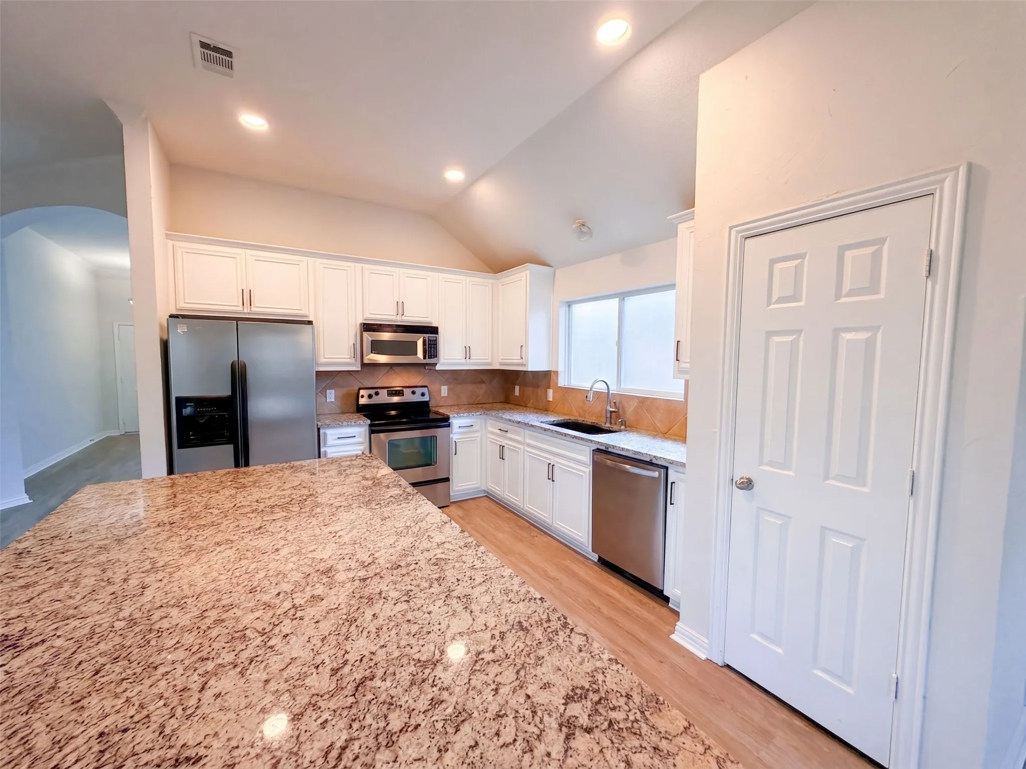 Single Family Residence For Sale in Kaufman County , 1009 Spinnaker Drive, Forney, Texas 75126, 3 Bedroom, 2 Bathroom, 2 Garage spaces, 2,243 Sqft, built in 2004, mls#21382221, Real Estate Agent in Forney, Homes For Sale in Kaufman county, Homes For Sale in Forney, Realtor in Forney Texas, Real Estate Brokerage Independent Realty Texas, Luminita Cordes Realtor