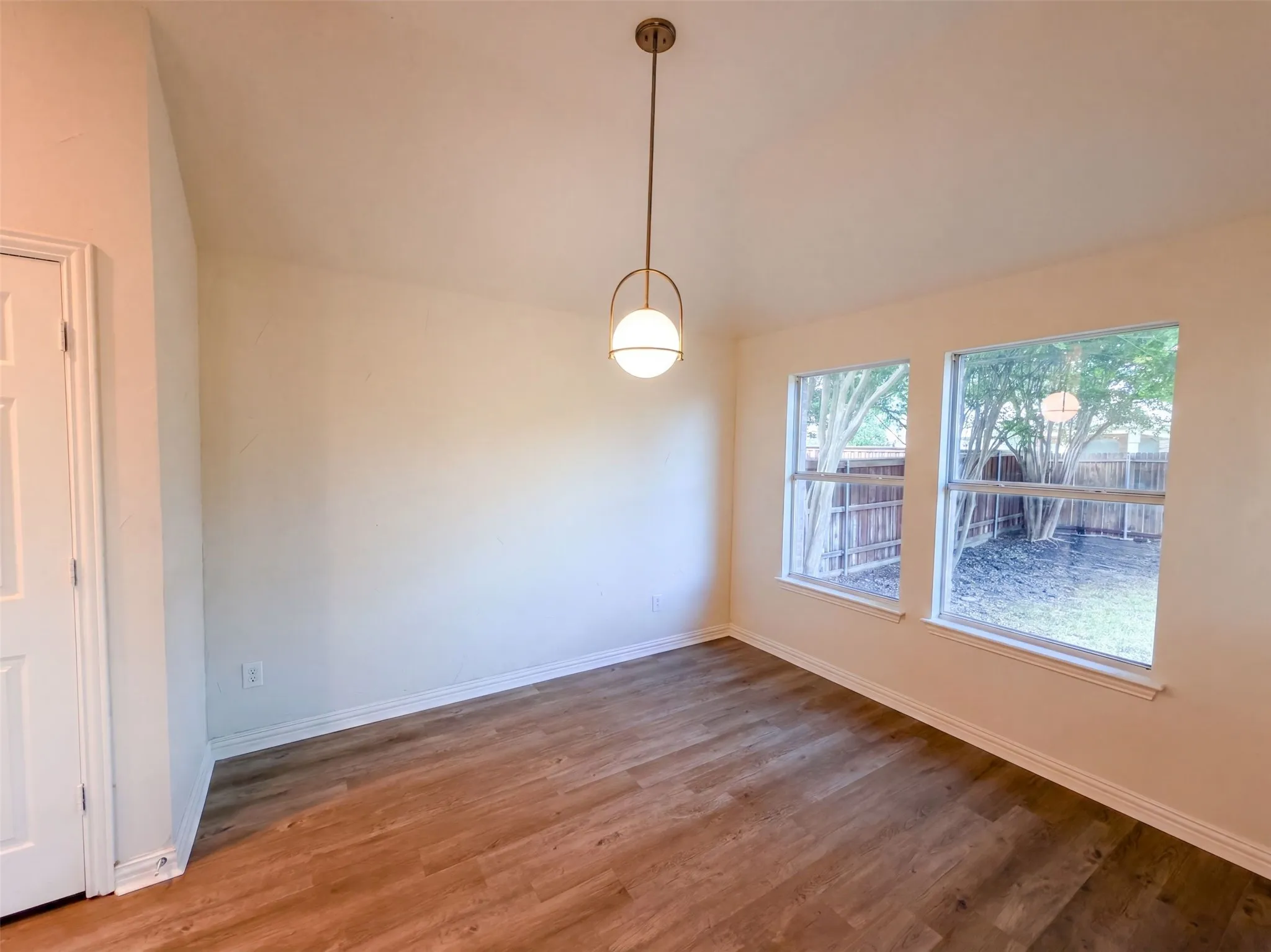 Single Family Residence For Sale in Kaufman County , 1009 Spinnaker Drive, Forney, Texas 75126, 3 Bedroom, 2 Bathroom, 2 Garage spaces, 2,243 Sqft, built in 2004, mls#21382221, Real Estate Agent in Forney, Homes For Sale in Kaufman county, Homes For Sale in Forney, Realtor in Forney Texas, Real Estate Brokerage Independent Realty Texas, Luminita Cordes Realtor