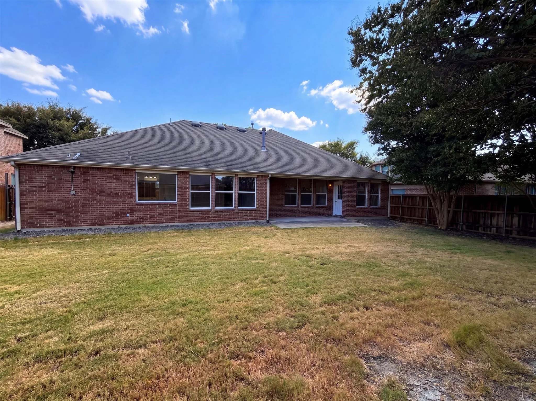 Single Family Residence For Sale in Kaufman County , 1009 Spinnaker Drive, Forney, Texas 75126, 3 Bedroom, 2 Bathroom, 2 Garage spaces, 2,243 Sqft, built in 2004, mls#21382221, Real Estate Agent in Forney, Homes For Sale in Kaufman county, Homes For Sale in Forney, Realtor in Forney Texas, Real Estate Brokerage Independent Realty Texas, Luminita Cordes Realtor