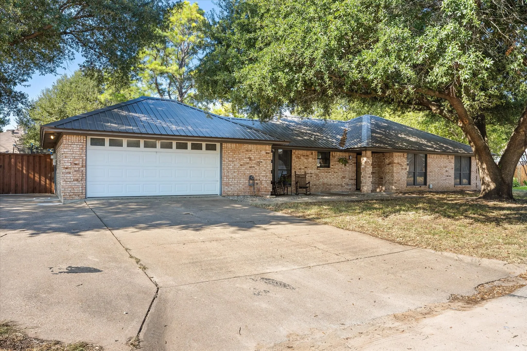 Single Family Residence For Sale in Somervell County , 111 Wheeler Street, Glen Rose, Texas 76043, 3 Bedroom, 2 Bathroom, 2 Garage spaces, 1,410 Sqft, built in 1985, mls#21382225, Real Estate Agent in Glen Rose, Homes For Sale in Somervell county, Homes For Sale in Glen Rose, Realtor in Glen Rose Texas, Real Estate Brokerage Independent Realty Texas, Luminita Cordes Realtor
