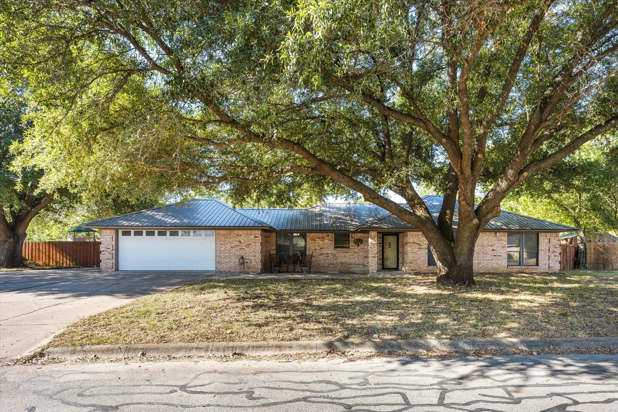 Single Family Residence For Sale in Somervell County , 111 Wheeler Street, Glen Rose, Texas 76043, 3 Bedroom, 2 Bathroom, 2 Garage spaces, 1,410 Sqft, built in 1985, mls#21382225, Real Estate Agent in Glen Rose, Homes For Sale in Somervell county, Homes For Sale in Glen Rose, Realtor in Glen Rose Texas, Real Estate Brokerage Independent Realty Texas, Luminita Cordes Realtor