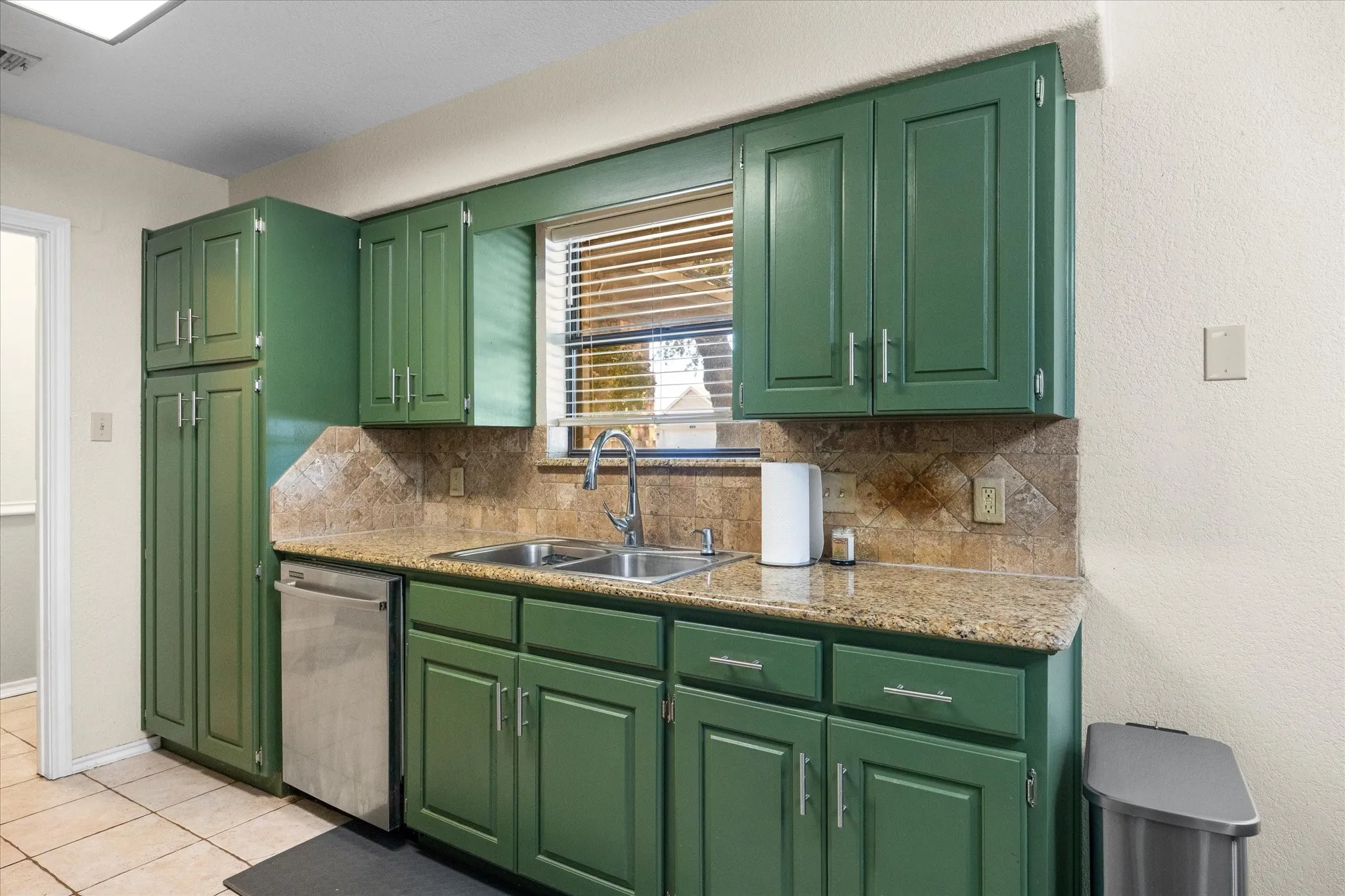 Single Family Residence For Sale in Somervell County , 111 Wheeler Street, Glen Rose, Texas 76043, 3 Bedroom, 2 Bathroom, 2 Garage spaces, 1,410 Sqft, built in 1985, mls#21382225, Real Estate Agent in Glen Rose, Homes For Sale in Somervell county, Homes For Sale in Glen Rose, Realtor in Glen Rose Texas, Real Estate Brokerage Independent Realty Texas, Luminita Cordes Realtor