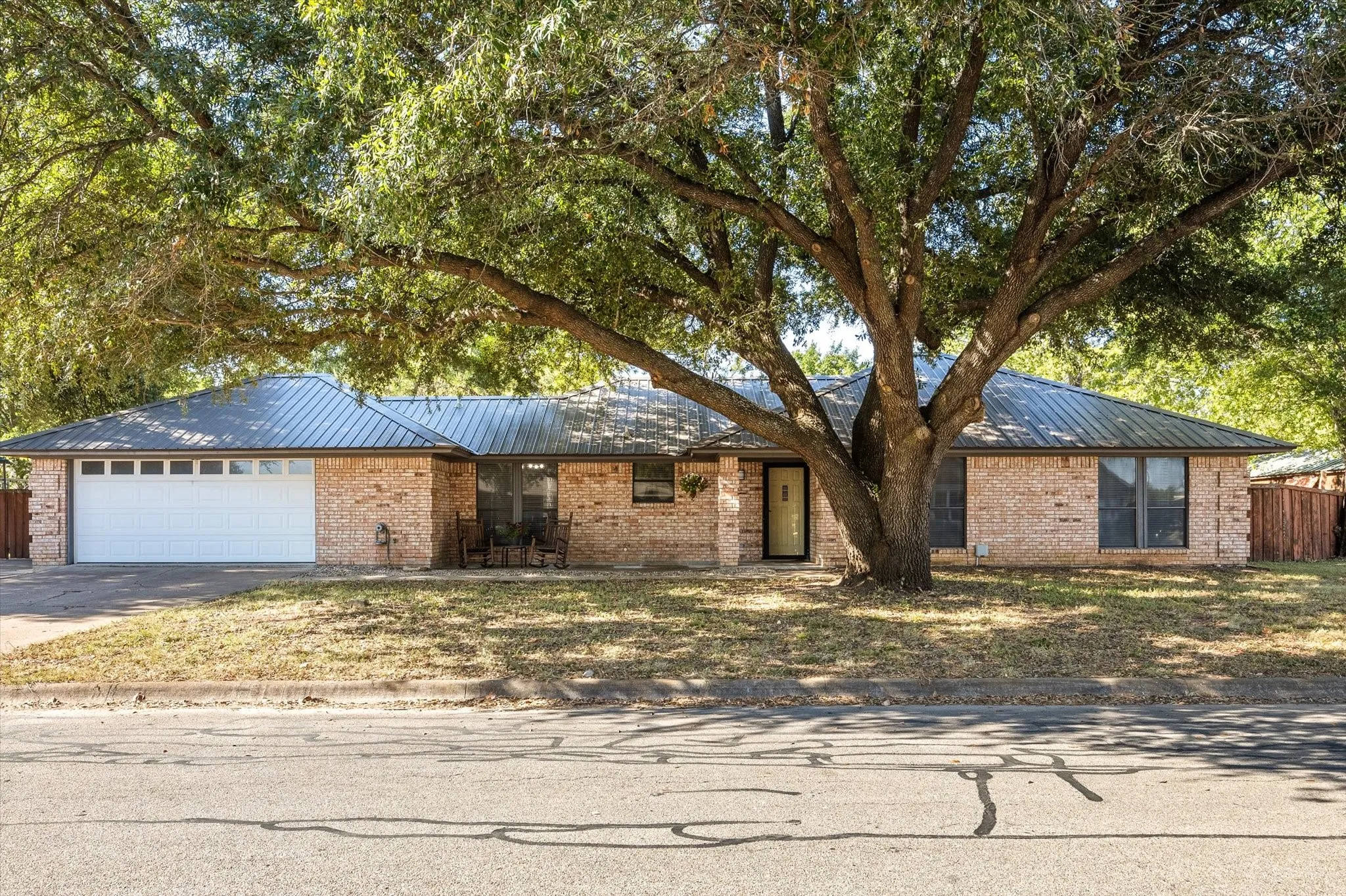 Single Family Residence For Sale in Somervell County , 111 Wheeler Street, Glen Rose, Texas 76043, 3 Bedroom, 2 Bathroom, 2 Garage spaces, 1,410 Sqft, built in 1985, mls#21382225, Real Estate Agent in Glen Rose, Homes For Sale in Somervell county, Homes For Sale in Glen Rose, Realtor in Glen Rose Texas, Real Estate Brokerage Independent Realty Texas, Luminita Cordes Realtor