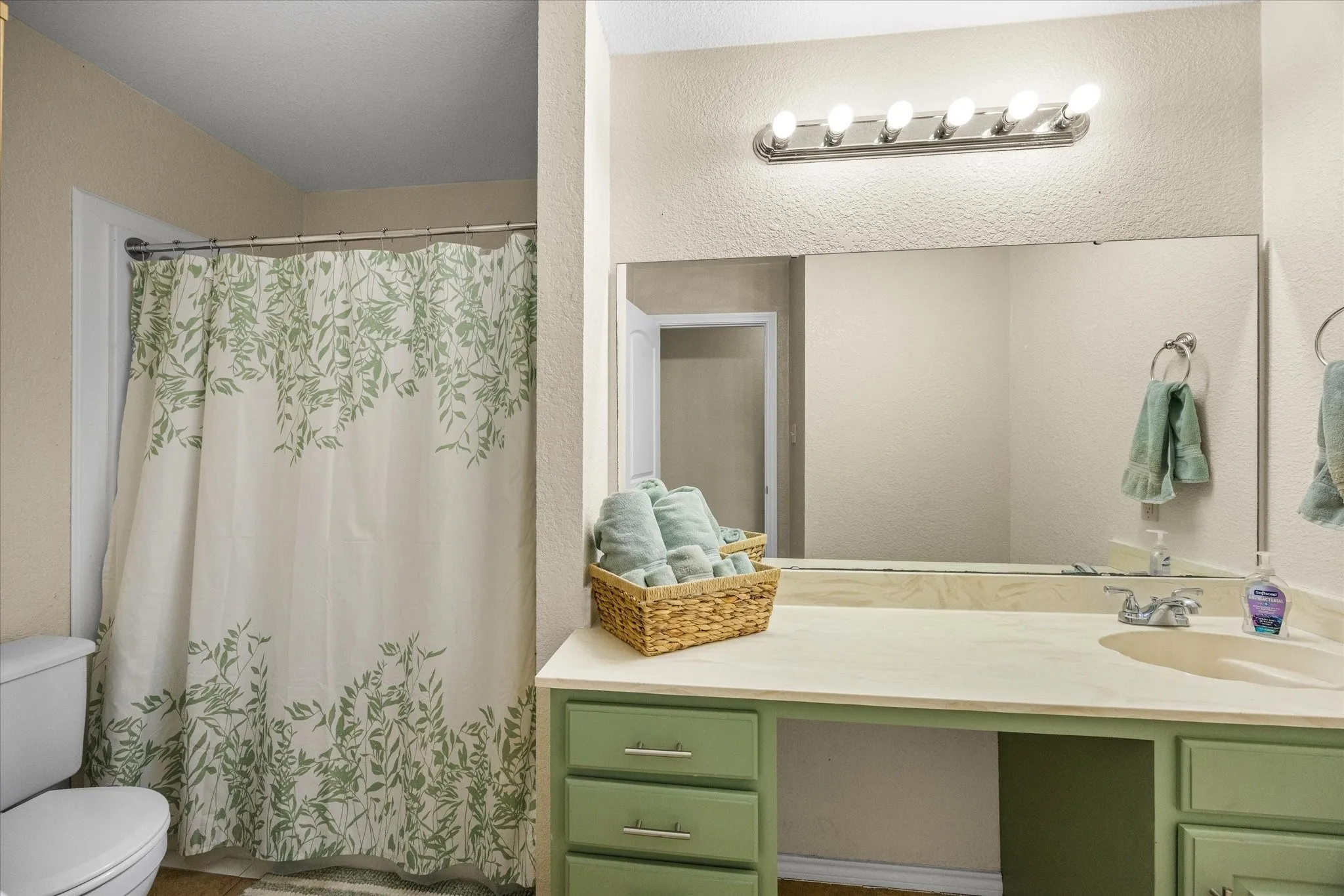 Single Family Residence For Sale in Somervell County , 111 Wheeler Street, Glen Rose, Texas 76043, 3 Bedroom, 2 Bathroom, 2 Garage spaces, 1,410 Sqft, built in 1985, mls#21382225, Real Estate Agent in Glen Rose, Homes For Sale in Somervell county, Homes For Sale in Glen Rose, Realtor in Glen Rose Texas, Real Estate Brokerage Independent Realty Texas, Luminita Cordes Realtor