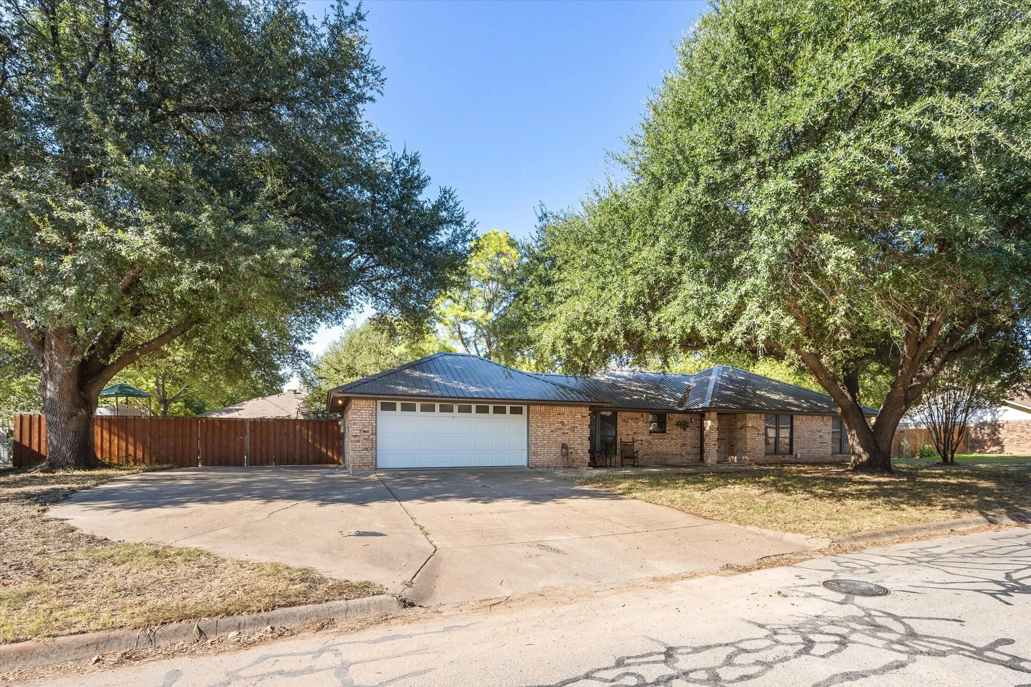 Single Family Residence For Sale in Somervell County , 111 Wheeler Street, Glen Rose, Texas 76043, 3 Bedroom, 2 Bathroom, 2 Garage spaces, 1,410 Sqft, built in 1985, mls#21382225, Real Estate Agent in Glen Rose, Homes For Sale in Somervell county, Homes For Sale in Glen Rose, Realtor in Glen Rose Texas, Real Estate Brokerage Independent Realty Texas, Luminita Cordes Realtor