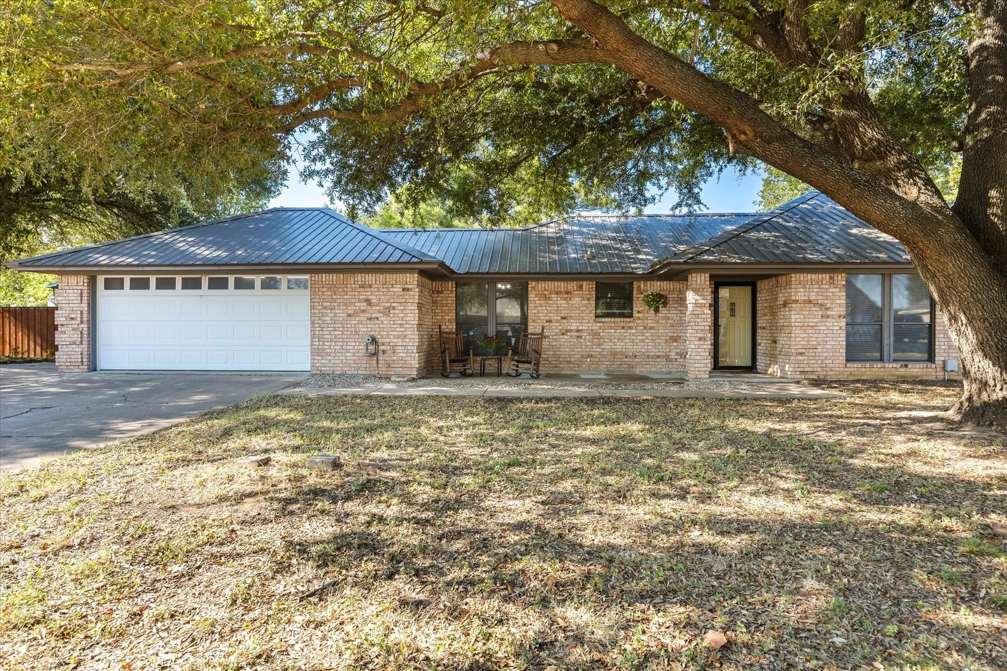 Single Family Residence For Sale in Somervell County , 111 Wheeler Street, Glen Rose, Texas 76043, 3 Bedroom, 2 Bathroom, 2 Garage spaces, 1,410 Sqft, built in 1985, mls#21382225, Real Estate Agent in Glen Rose, Homes For Sale in Somervell county, Homes For Sale in Glen Rose, Realtor in Glen Rose Texas, Real Estate Brokerage Independent Realty Texas, Luminita Cordes Realtor