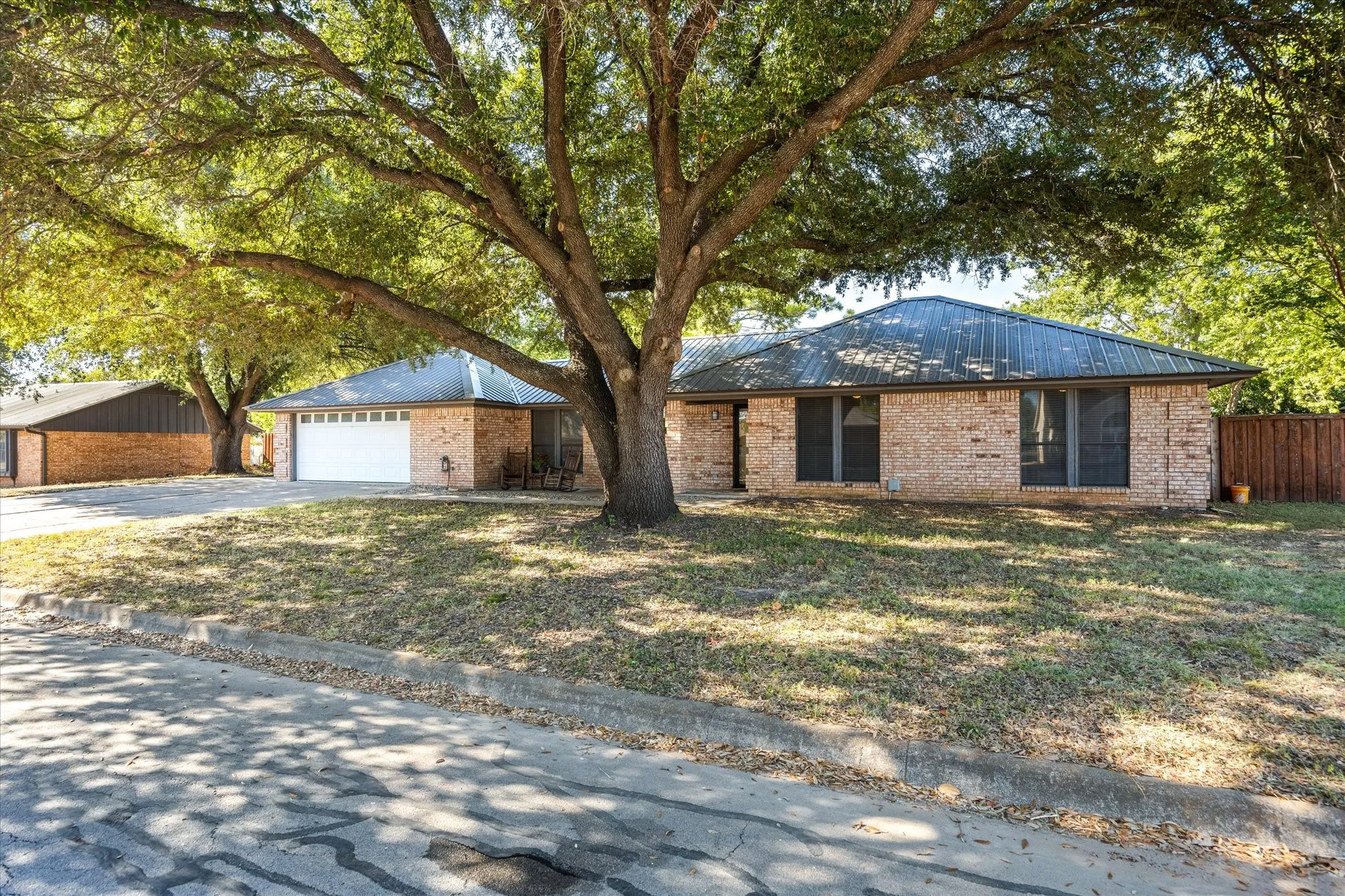 Single Family Residence For Sale in Somervell County , 111 Wheeler Street, Glen Rose, Texas 76043, 3 Bedroom, 2 Bathroom, 2 Garage spaces, 1,410 Sqft, built in 1985, mls#21382225, Real Estate Agent in Glen Rose, Homes For Sale in Somervell county, Homes For Sale in Glen Rose, Realtor in Glen Rose Texas, Real Estate Brokerage Independent Realty Texas, Luminita Cordes Realtor