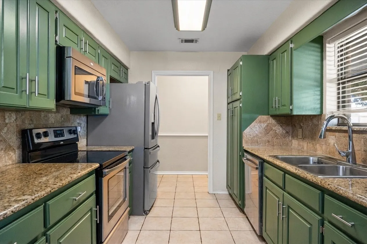 Single Family Residence For Sale in Somervell County , 111 Wheeler Street, Glen Rose, Texas 76043, 3 Bedroom, 2 Bathroom, 2 Garage spaces, 1,410 Sqft, built in 1985, mls#21382225, Real Estate Agent in Glen Rose, Homes For Sale in Somervell county, Homes For Sale in Glen Rose, Realtor in Glen Rose Texas, Real Estate Brokerage Independent Realty Texas, Luminita Cordes Realtor