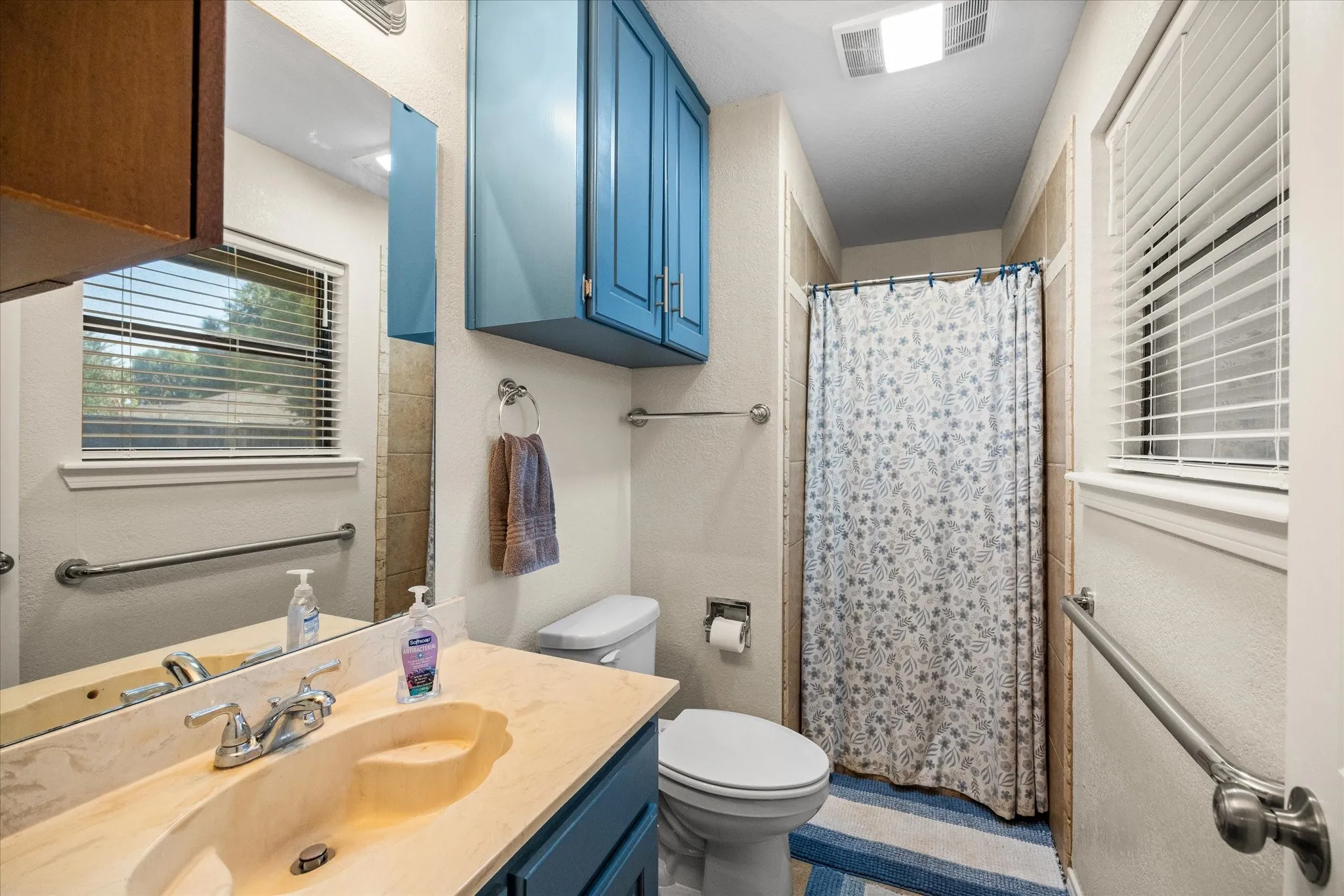 Single Family Residence For Sale in Somervell County , 111 Wheeler Street, Glen Rose, Texas 76043, 3 Bedroom, 2 Bathroom, 2 Garage spaces, 1,410 Sqft, built in 1985, mls#21382225, Real Estate Agent in Glen Rose, Homes For Sale in Somervell county, Homes For Sale in Glen Rose, Realtor in Glen Rose Texas, Real Estate Brokerage Independent Realty Texas, Luminita Cordes Realtor
