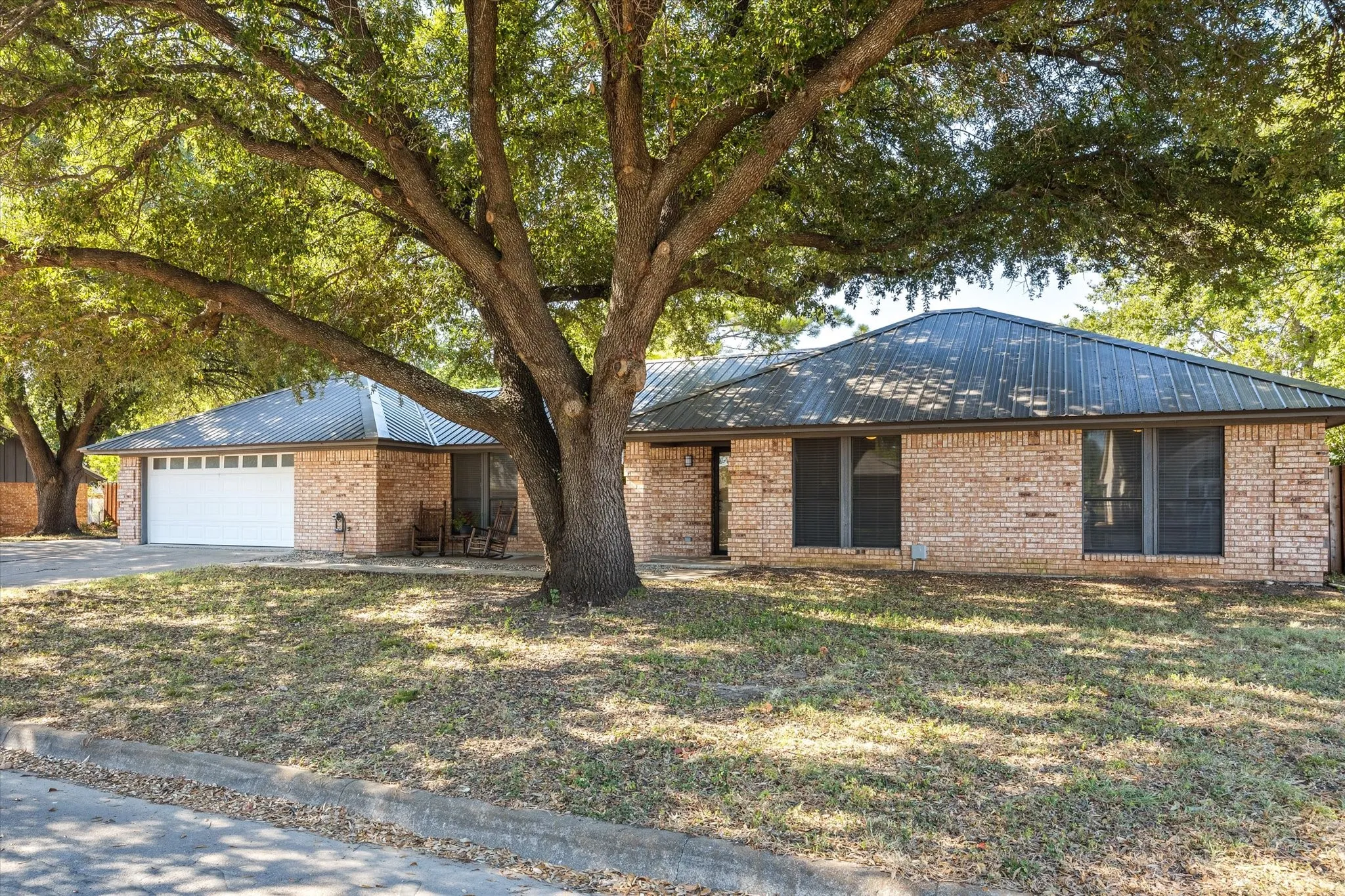 Single Family Residence For Sale in Somervell County , 111 Wheeler Street, Glen Rose, Texas 76043, 3 Bedroom, 2 Bathroom, 2 Garage spaces, 1,410 Sqft, built in 1985, mls#21382225, Real Estate Agent in Glen Rose, Homes For Sale in Somervell county, Homes For Sale in Glen Rose, Realtor in Glen Rose Texas, Real Estate Brokerage Independent Realty Texas, Luminita Cordes Realtor