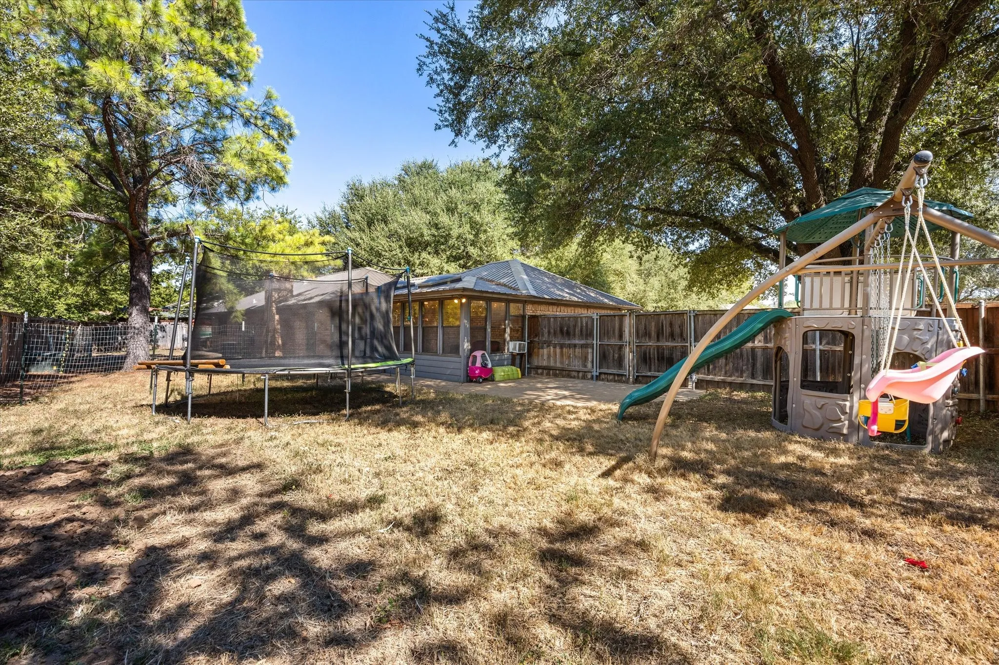 Single Family Residence For Sale in Somervell County , 111 Wheeler Street, Glen Rose, Texas 76043, 3 Bedroom, 2 Bathroom, 2 Garage spaces, 1,410 Sqft, built in 1985, mls#21382225, Real Estate Agent in Glen Rose, Homes For Sale in Somervell county, Homes For Sale in Glen Rose, Realtor in Glen Rose Texas, Real Estate Brokerage Independent Realty Texas, Luminita Cordes Realtor
