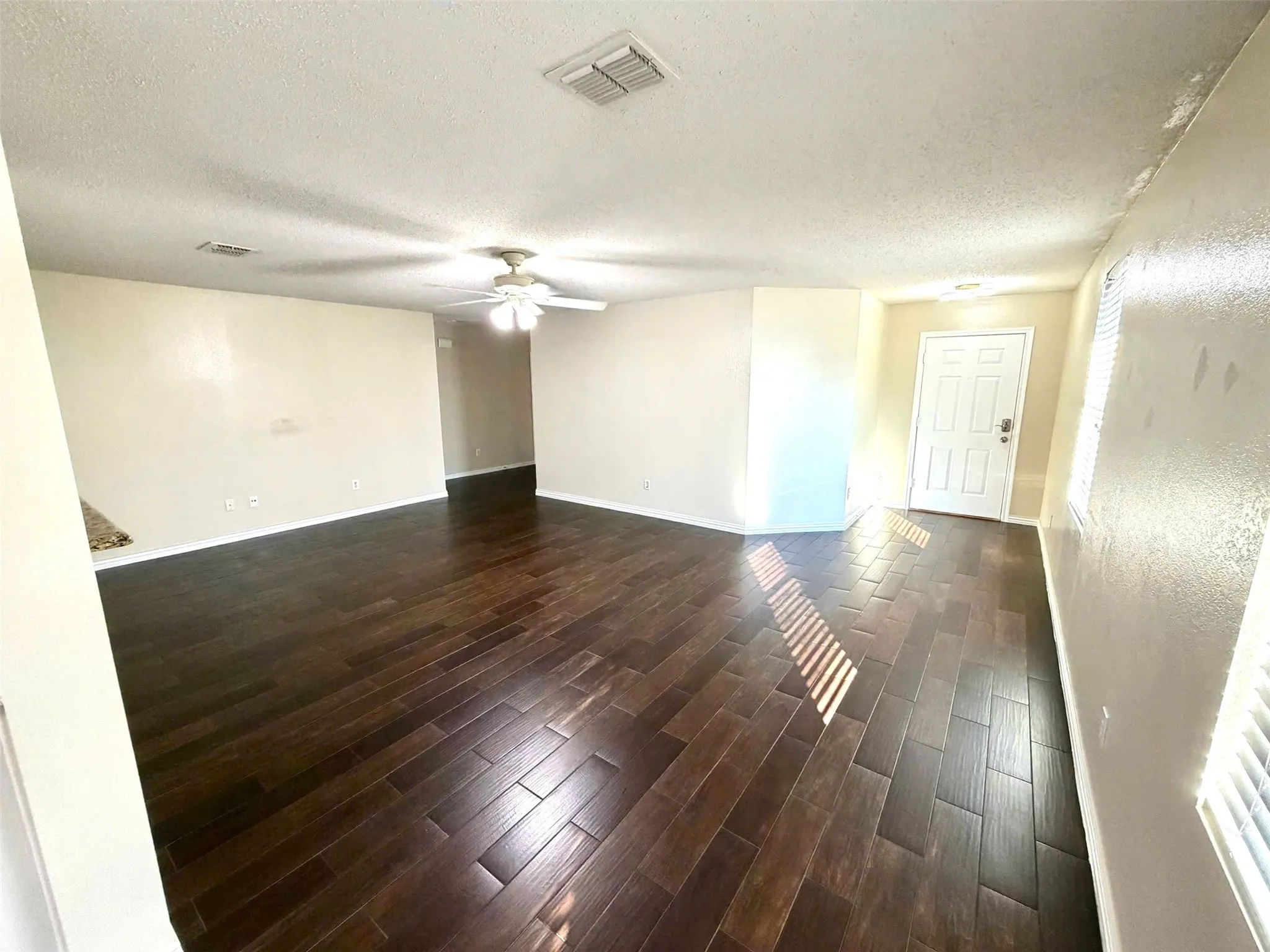 Single Family Residence For Rent in Collin County , 1108 Conner Court, Mc Kinney, Texas 75071, 3 Bedroom, 2 Bathroom, 2 Garage spaces, 1,532 Sqft, built in 2005, mls#21382167, Real Estate Agent in Mc Kinney, Homes For Rent in Collin county, Homes For Rent in Mc Kinney, Realtor in Mc Kinney Texas, Real Estate Brokerage Independent Realty Texas, Luminita Cordes Realtor
