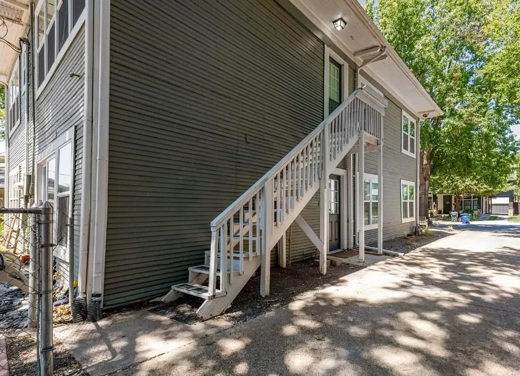 Duplex For Rent in Dallas County , 5632 Willis Avenue, Dallas, Texas 75206, 3 Bedroom, 2 Bathroom, Garage spaces, 1,334 Sqft, built in 1922, mls#21382234, Real Estate Agent in Dallas, Homes For Rent in Dallas county, Homes For Rent in Dallas, Realtor in Dallas Texas, Real Estate Brokerage Independent Realty Texas, Luminita Cordes Realtor