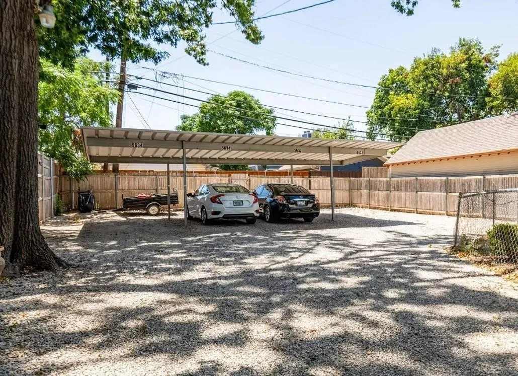 Duplex For Rent in Dallas County , 5632 Willis Avenue, Dallas, Texas 75206, 3 Bedroom, 2 Bathroom, Garage spaces, 1,334 Sqft, built in 1922, mls#21382234, Real Estate Agent in Dallas, Homes For Rent in Dallas county, Homes For Rent in Dallas, Realtor in Dallas Texas, Real Estate Brokerage Independent Realty Texas, Luminita Cordes Realtor