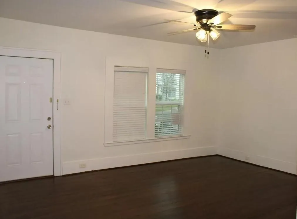 Duplex For Rent in Dallas County , 5632 Willis Avenue, Dallas, Texas 75206, 3 Bedroom, 2 Bathroom, Garage spaces, 1,334 Sqft, built in 1922, mls#21382234, Real Estate Agent in Dallas, Homes For Rent in Dallas county, Homes For Rent in Dallas, Realtor in Dallas Texas, Real Estate Brokerage Independent Realty Texas, Luminita Cordes Realtor