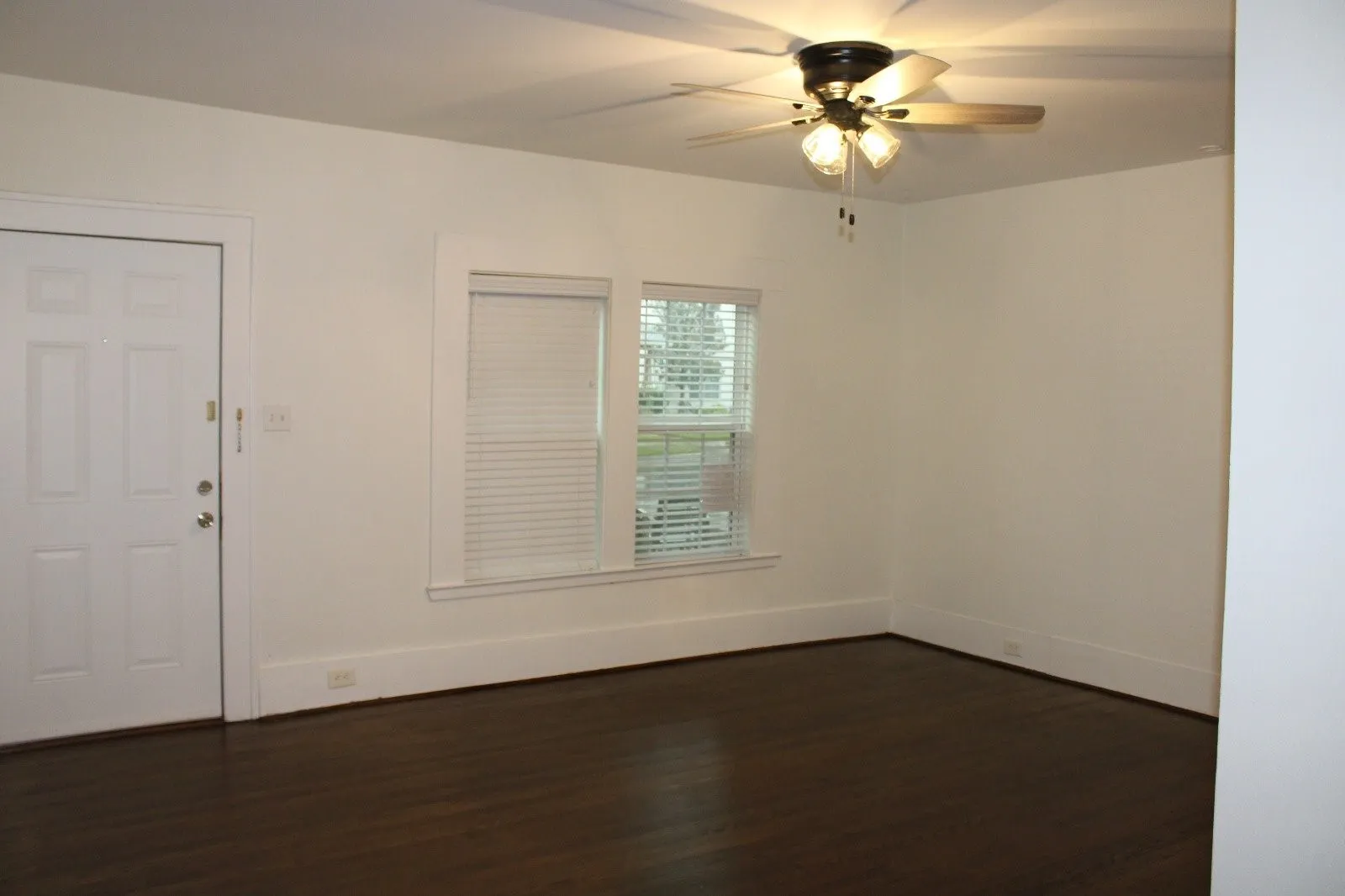 Duplex For Rent in Dallas County , 5632 Willis Avenue, Dallas, Texas 75206, 3 Bedroom, 2 Bathroom, Garage spaces, 1,334 Sqft, built in 1922, mls#21382234, Real Estate Agent in Dallas, Homes For Rent in Dallas county, Homes For Rent in Dallas, Realtor in Dallas Texas, Real Estate Brokerage Independent Realty Texas, Luminita Cordes Realtor