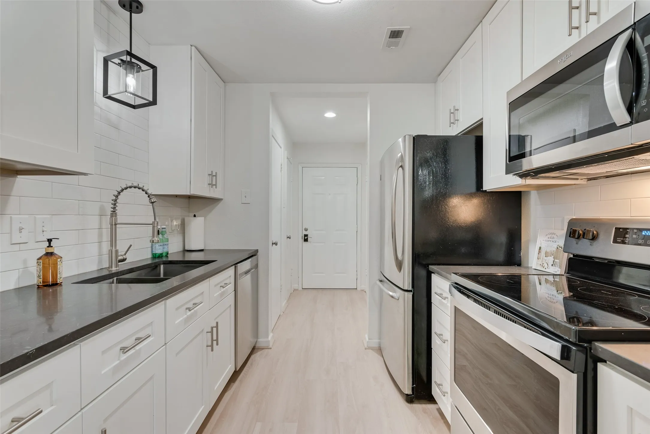 Condominium For Sale in Dallas County , 7492 E Northwest Highway 143, Dallas, Texas 75231, 2 Bedroom, 3 Bathroom, Garage spaces, 1,333 Sqft, built in 1973, mls#21382238, Real Estate Agent in Dallas, Homes For Sale in Dallas county, Homes For Sale in Dallas, Realtor in Dallas Texas, Real Estate Brokerage Independent Realty Texas, Luminita Cordes Realtor