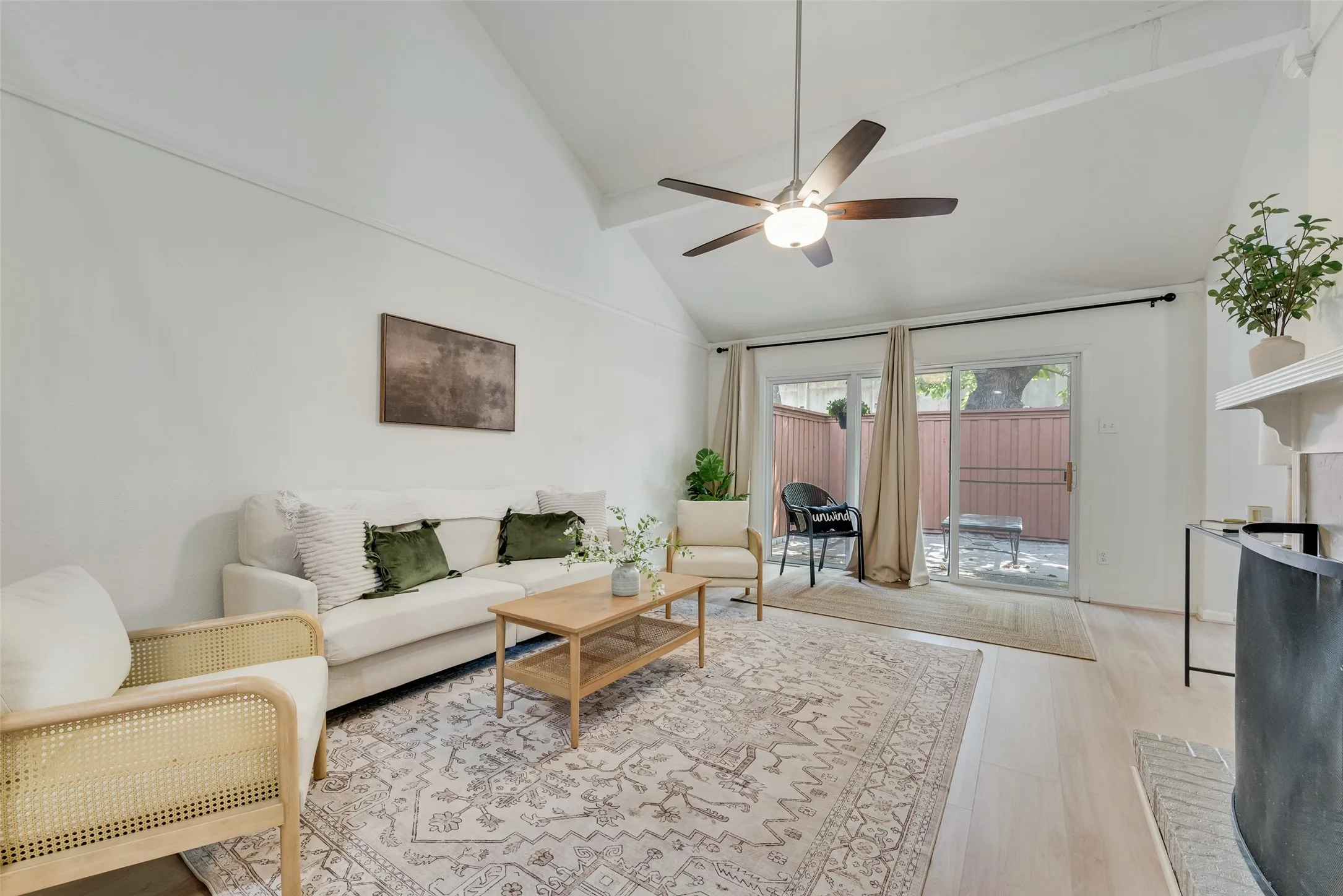 Condominium For Sale in Dallas County , 7492 E Northwest Highway 143, Dallas, Texas 75231, 2 Bedroom, 3 Bathroom, Garage spaces, 1,333 Sqft, built in 1973, mls#21382238, Real Estate Agent in Dallas, Homes For Sale in Dallas county, Homes For Sale in Dallas, Realtor in Dallas Texas, Real Estate Brokerage Independent Realty Texas, Luminita Cordes Realtor