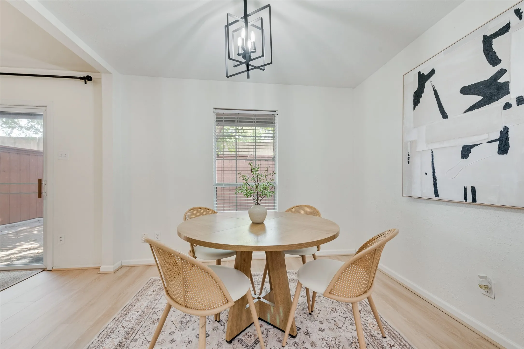 Condominium For Sale in Dallas County , 7492 E Northwest Highway 143, Dallas, Texas 75231, 2 Bedroom, 3 Bathroom, Garage spaces, 1,333 Sqft, built in 1973, mls#21382238, Real Estate Agent in Dallas, Homes For Sale in Dallas county, Homes For Sale in Dallas, Realtor in Dallas Texas, Real Estate Brokerage Independent Realty Texas, Luminita Cordes Realtor