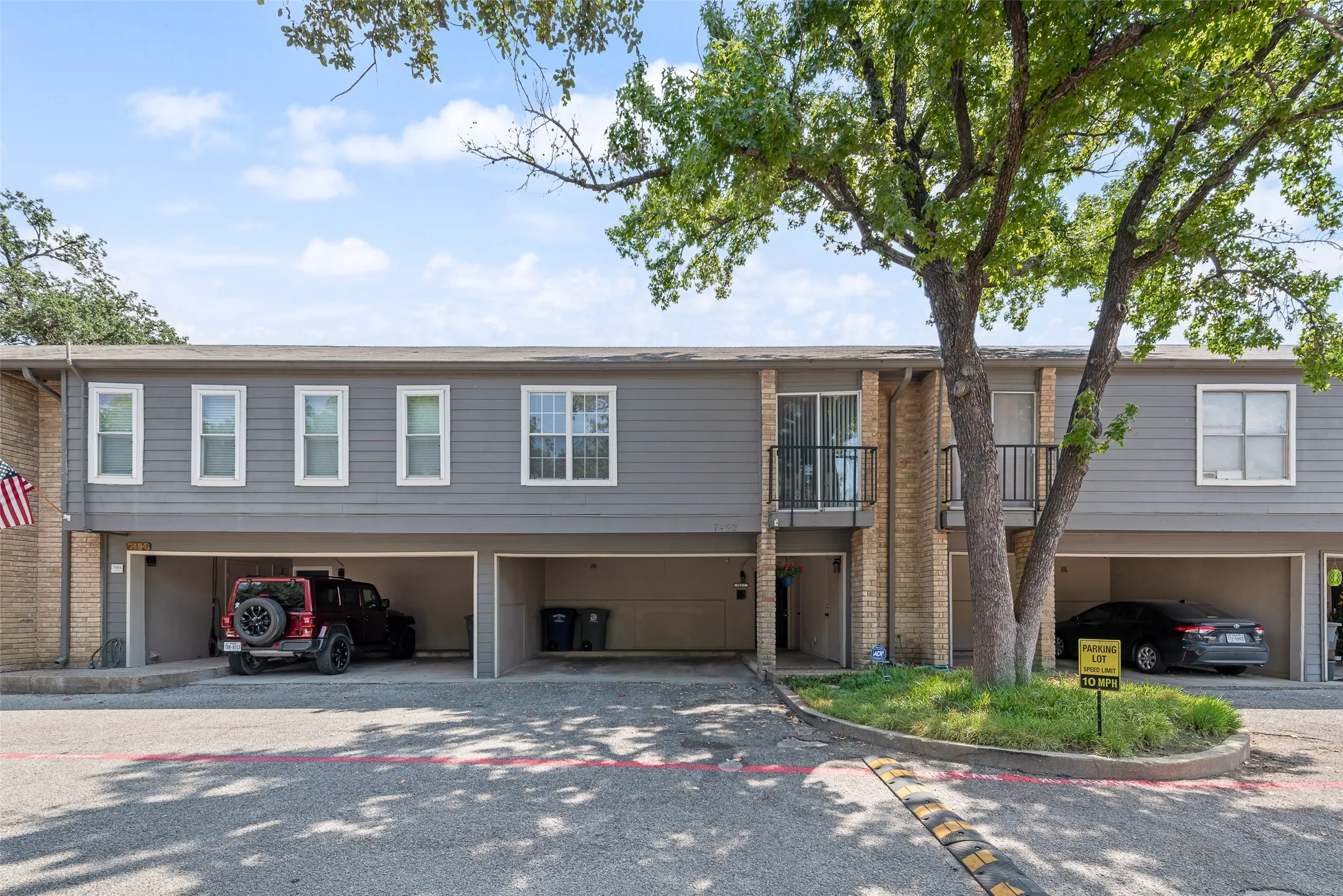 Condominium For Sale in Dallas County , 7492 E Northwest Highway 143, Dallas, Texas 75231, 2 Bedroom, 3 Bathroom, Garage spaces, 1,333 Sqft, built in 1973, mls#21382238, Real Estate Agent in Dallas, Homes For Sale in Dallas county, Homes For Sale in Dallas, Realtor in Dallas Texas, Real Estate Brokerage Independent Realty Texas, Luminita Cordes Realtor