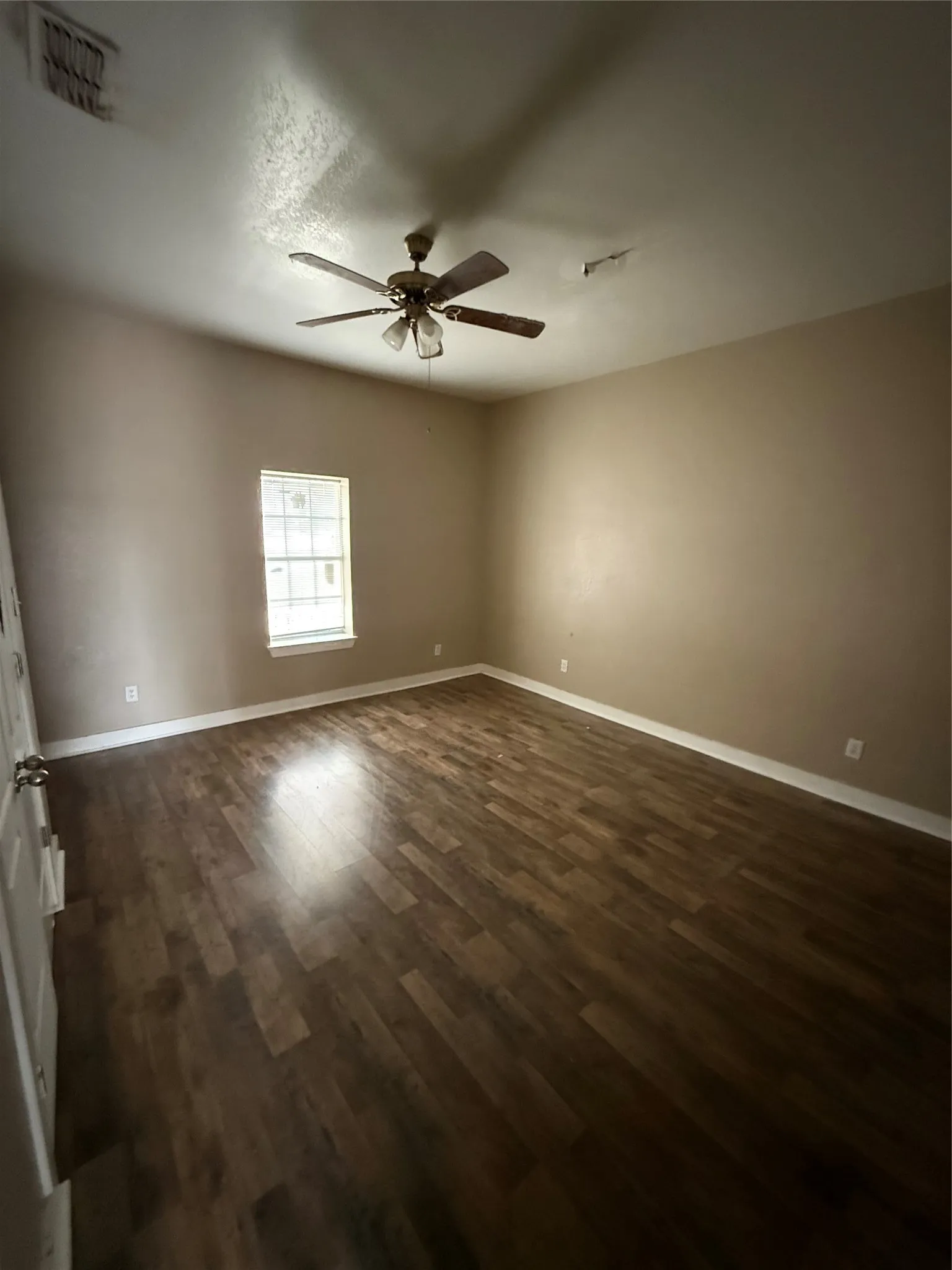 Single Family Residence For Rent in Nolan County , 911 Elm Street, Sweetwater, Texas 79556, 2 Bedroom, 2 Bathroom, Garage spaces, 1,176 Sqft, built in 0, mls#21382237, Real Estate Agent in Sweetwater, Homes For Rent in Nolan county, Homes For Rent in Sweetwater, Realtor in Sweetwater Texas, Real Estate Brokerage Independent Realty Texas, Luminita Cordes Realtor