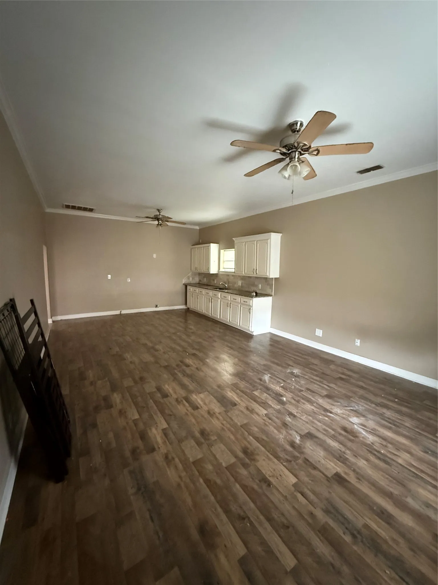 Single Family Residence For Rent in Nolan County , 911 Elm Street, Sweetwater, Texas 79556, 2 Bedroom, 2 Bathroom, Garage spaces, 1,176 Sqft, built in 0, mls#21382237, Real Estate Agent in Sweetwater, Homes For Rent in Nolan county, Homes For Rent in Sweetwater, Realtor in Sweetwater Texas, Real Estate Brokerage Independent Realty Texas, Luminita Cordes Realtor