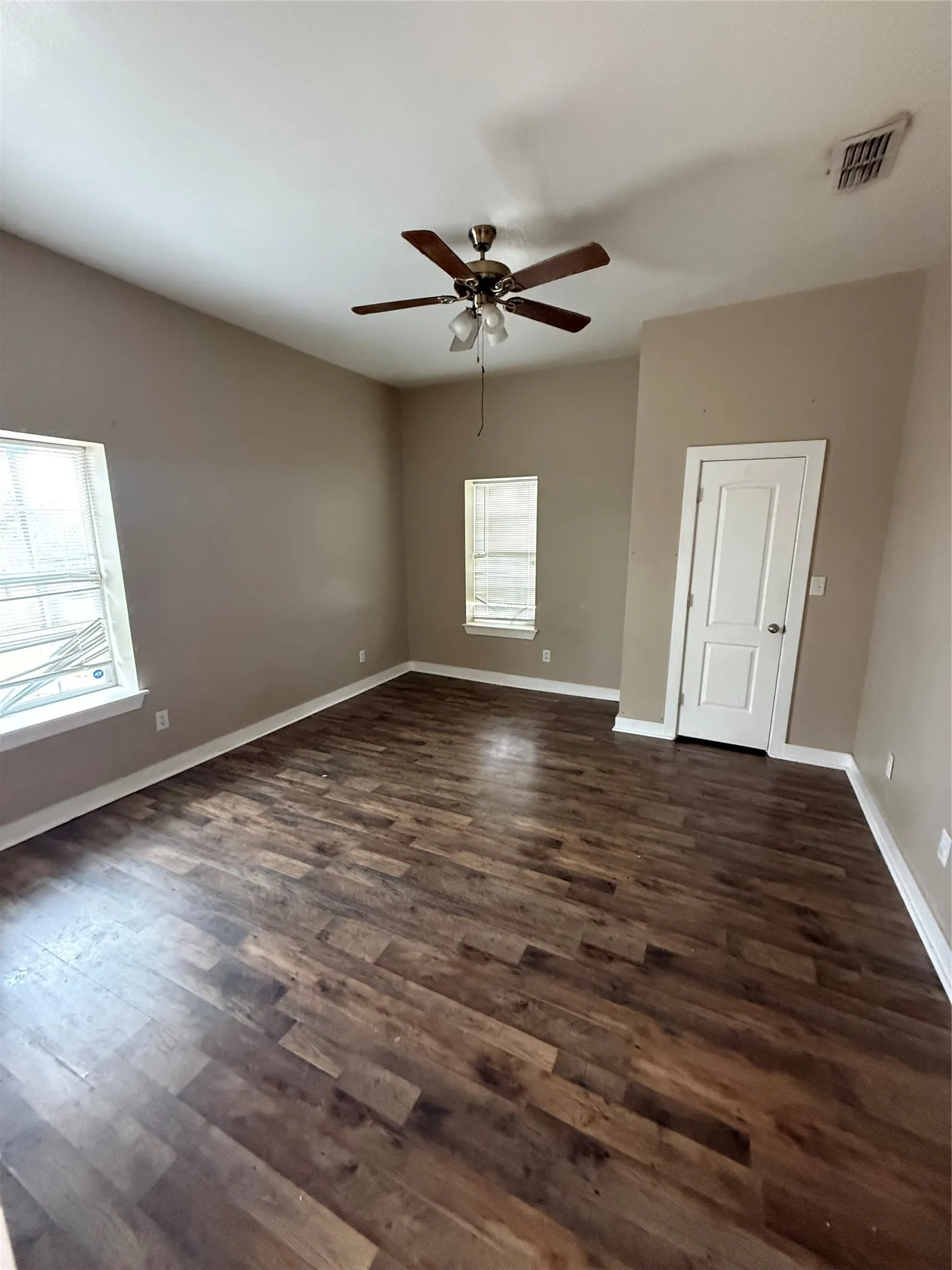 Single Family Residence For Rent in Nolan County , 911 Elm Street, Sweetwater, Texas 79556, 2 Bedroom, 2 Bathroom, Garage spaces, 1,176 Sqft, built in 0, mls#21382237, Real Estate Agent in Sweetwater, Homes For Rent in Nolan county, Homes For Rent in Sweetwater, Realtor in Sweetwater Texas, Real Estate Brokerage Independent Realty Texas, Luminita Cordes Realtor
