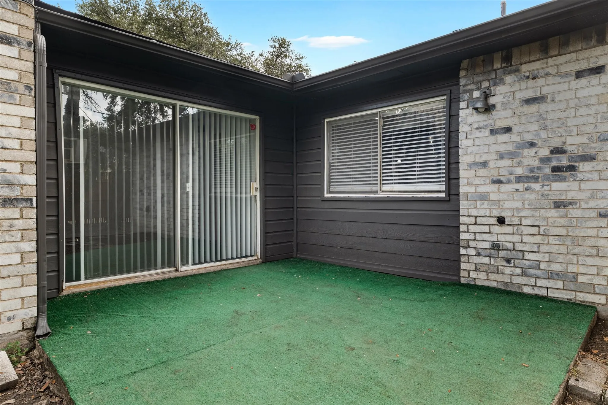 Single Family Residence For Rent in Denton County , 1831 Chamberlain Drive, Carrollton, Texas 75007, 4 Bedroom, 2 Bathroom, 2 Garage spaces, 2,111 Sqft, built in 1974, mls#21381475, Real Estate Agent in Carrollton, Homes For Rent in Denton county, Homes For Rent in Carrollton, Realtor in Carrollton Texas, Real Estate Brokerage Independent Realty Texas, Luminita Cordes Realtor