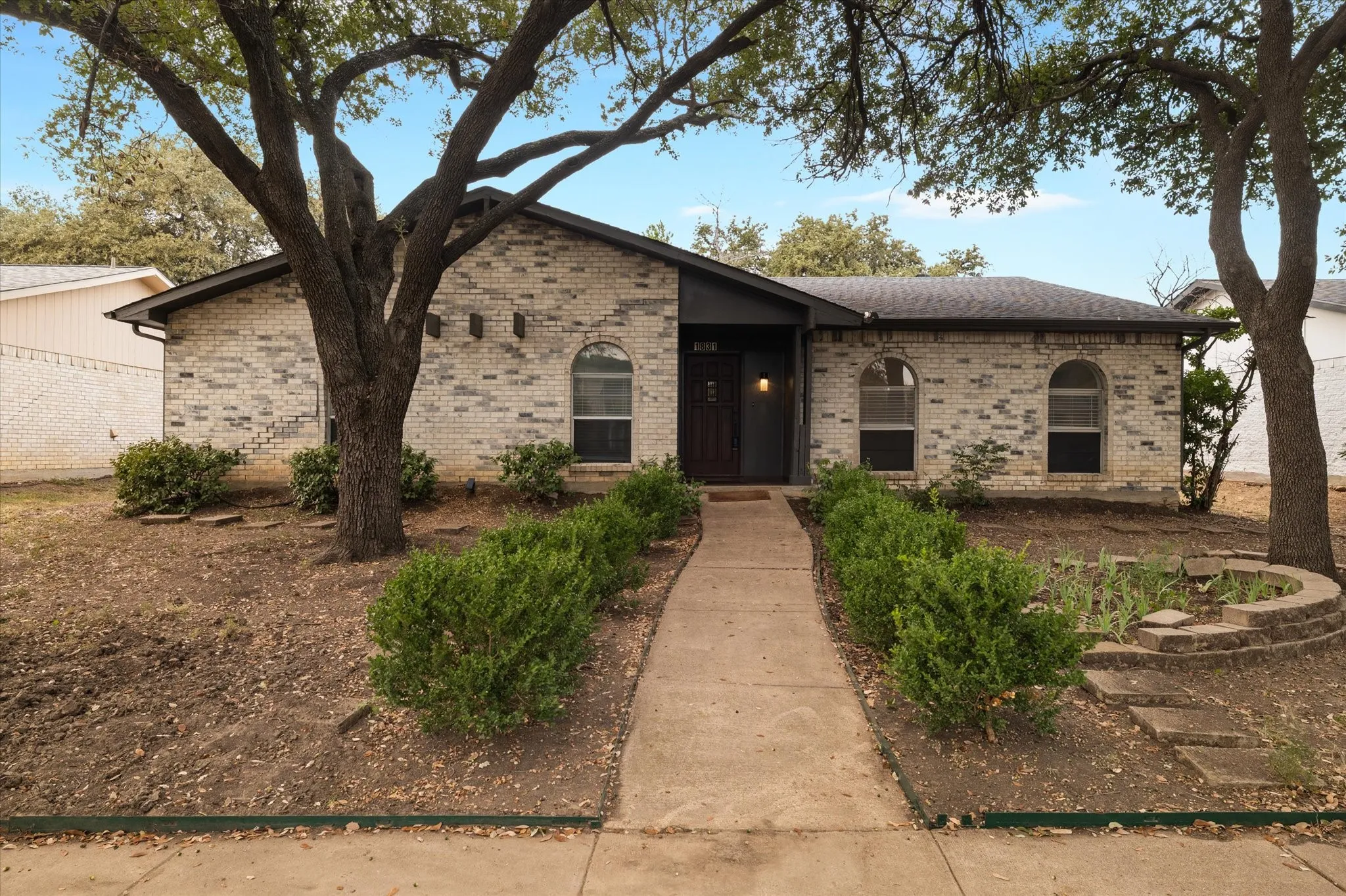 Single Family Residence For Rent in Denton County , 1831 Chamberlain Drive, Carrollton, Texas 75007, 4 Bedroom, 2 Bathroom, 2 Garage spaces, 2,111 Sqft, built in 1974, mls#21381475, Real Estate Agent in Carrollton, Homes For Rent in Denton county, Homes For Rent in Carrollton, Realtor in Carrollton Texas, Real Estate Brokerage Independent Realty Texas, Luminita Cordes Realtor