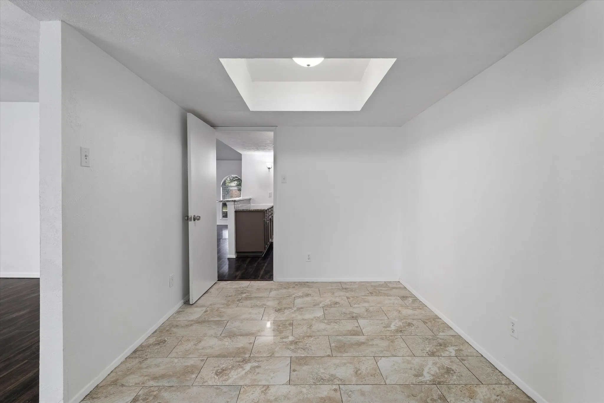 Single Family Residence For Rent in Denton County , 1831 Chamberlain Drive, Carrollton, Texas 75007, 4 Bedroom, 2 Bathroom, 2 Garage spaces, 2,111 Sqft, built in 1974, mls#21381475, Real Estate Agent in Carrollton, Homes For Rent in Denton county, Homes For Rent in Carrollton, Realtor in Carrollton Texas, Real Estate Brokerage Independent Realty Texas, Luminita Cordes Realtor
