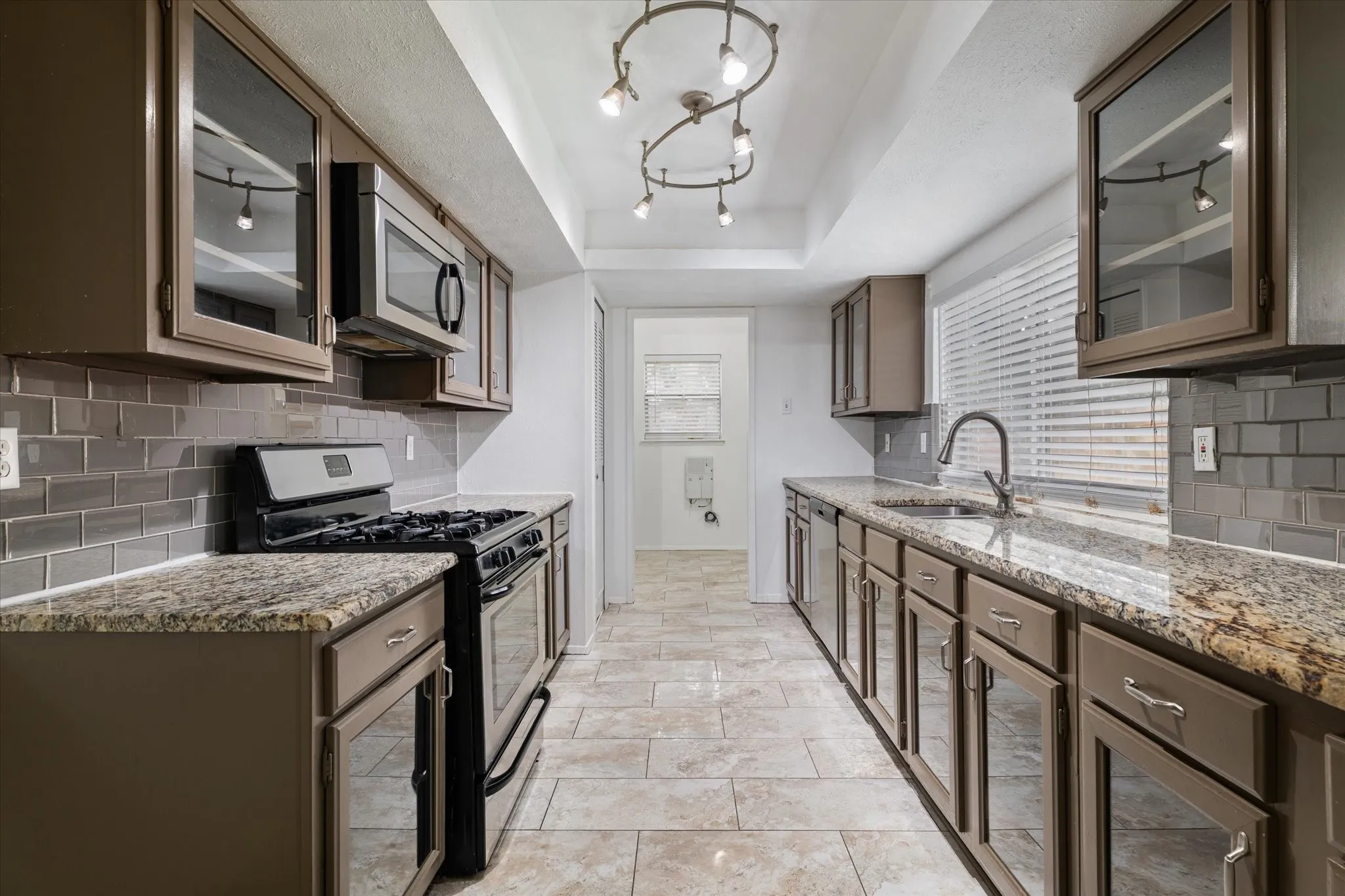 Single Family Residence For Rent in Denton County , 1831 Chamberlain Drive, Carrollton, Texas 75007, 4 Bedroom, 2 Bathroom, 2 Garage spaces, 2,111 Sqft, built in 1974, mls#21381475, Real Estate Agent in Carrollton, Homes For Rent in Denton county, Homes For Rent in Carrollton, Realtor in Carrollton Texas, Real Estate Brokerage Independent Realty Texas, Luminita Cordes Realtor