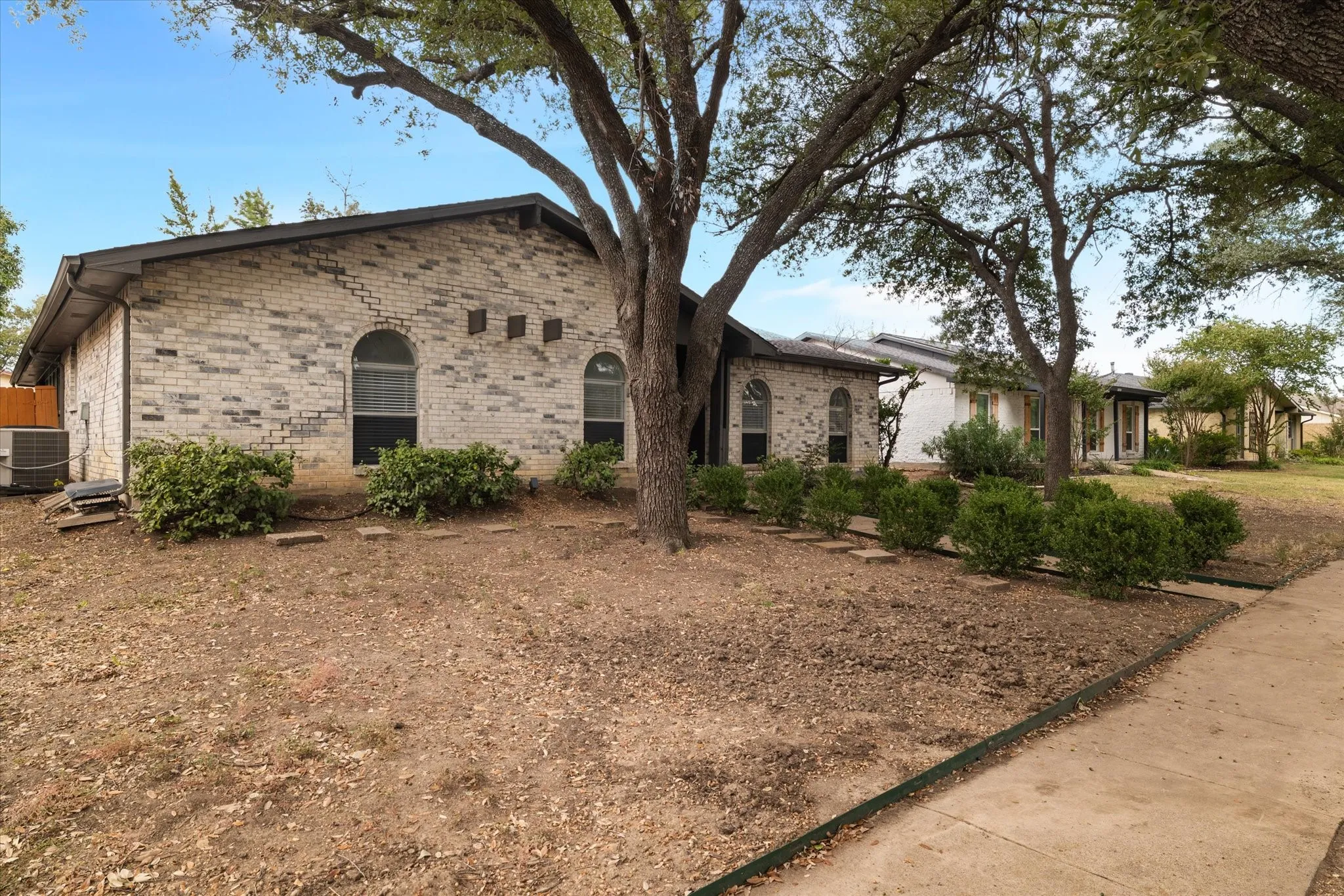 Single Family Residence For Rent in Denton County , 1831 Chamberlain Drive, Carrollton, Texas 75007, 4 Bedroom, 2 Bathroom, 2 Garage spaces, 2,111 Sqft, built in 1974, mls#21381475, Real Estate Agent in Carrollton, Homes For Rent in Denton county, Homes For Rent in Carrollton, Realtor in Carrollton Texas, Real Estate Brokerage Independent Realty Texas, Luminita Cordes Realtor