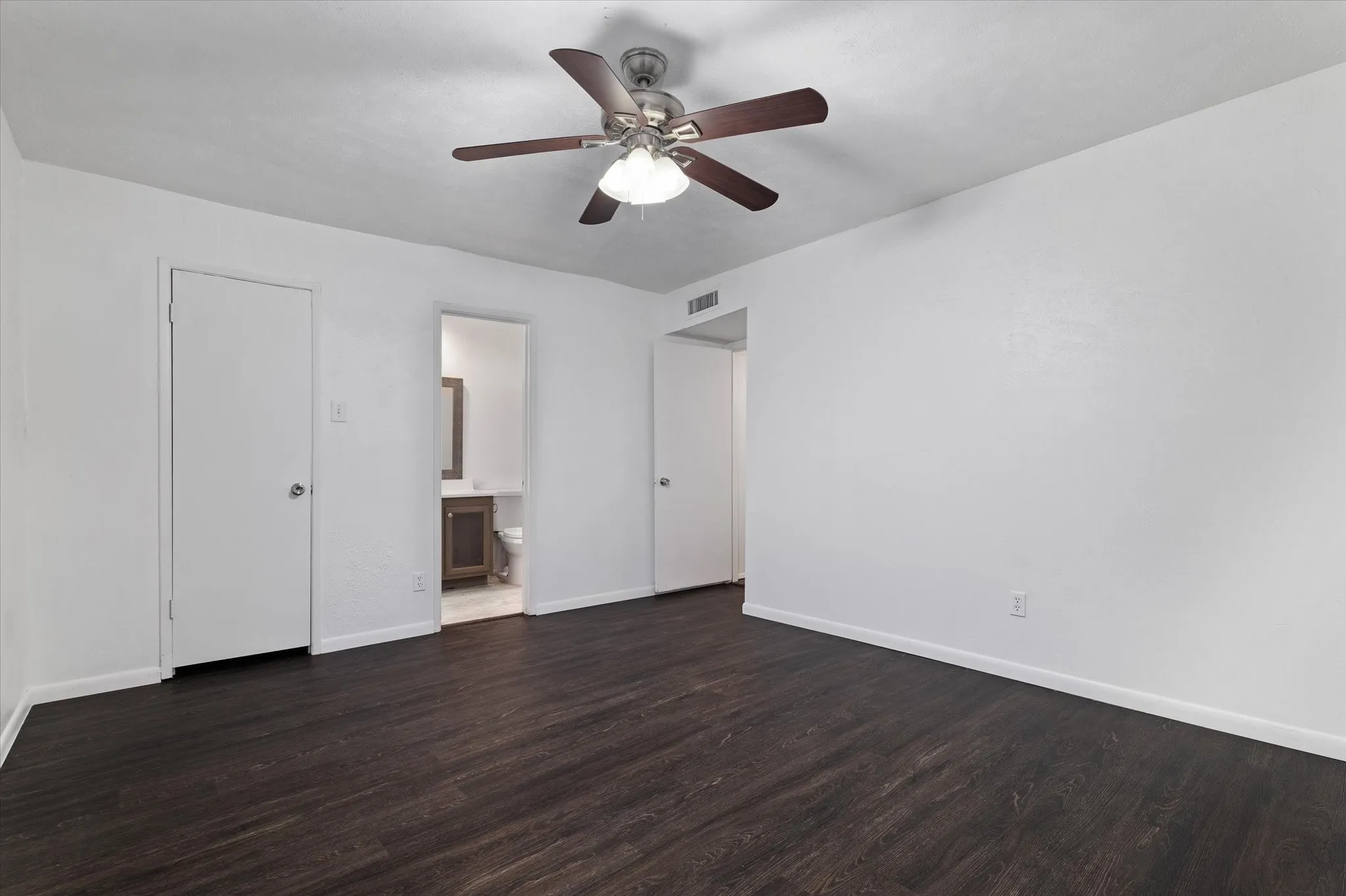 Single Family Residence For Rent in Denton County , 1831 Chamberlain Drive, Carrollton, Texas 75007, 4 Bedroom, 2 Bathroom, 2 Garage spaces, 2,111 Sqft, built in 1974, mls#21381475, Real Estate Agent in Carrollton, Homes For Rent in Denton county, Homes For Rent in Carrollton, Realtor in Carrollton Texas, Real Estate Brokerage Independent Realty Texas, Luminita Cordes Realtor